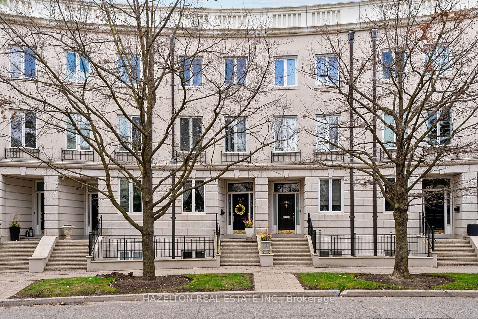 220 Walmer Road, Toronto, ON M5R 3R7
