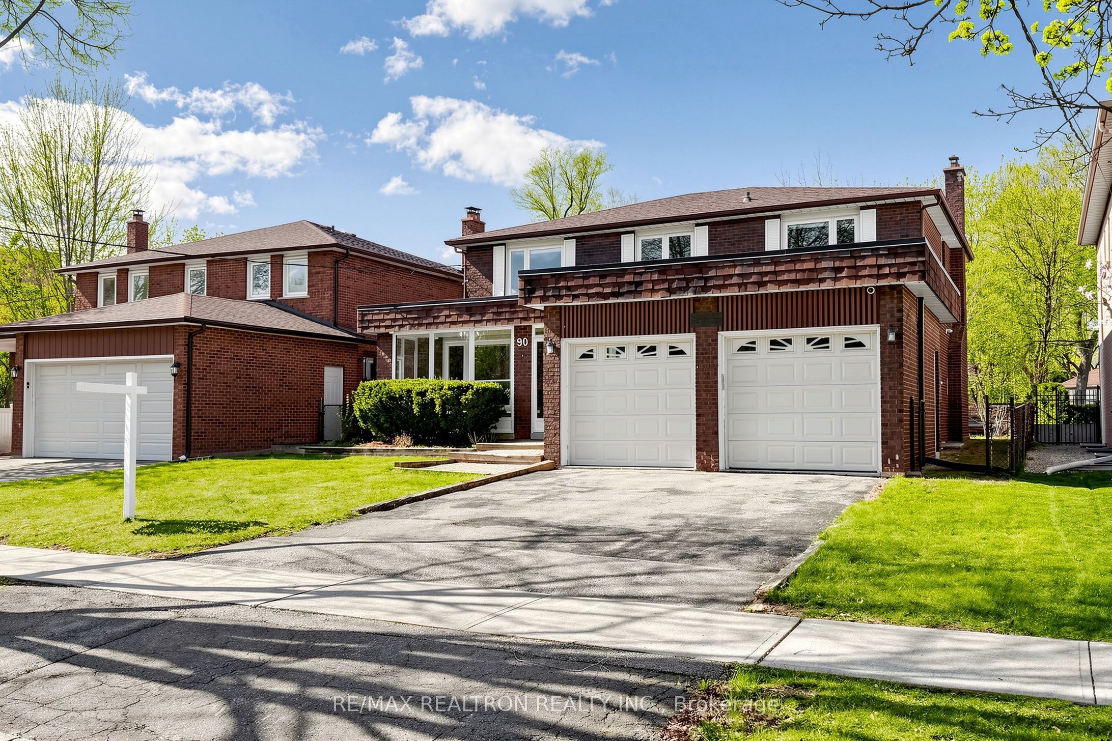 90 Holmes Avenue, Toronto, ON M2N 4M4 photo 2