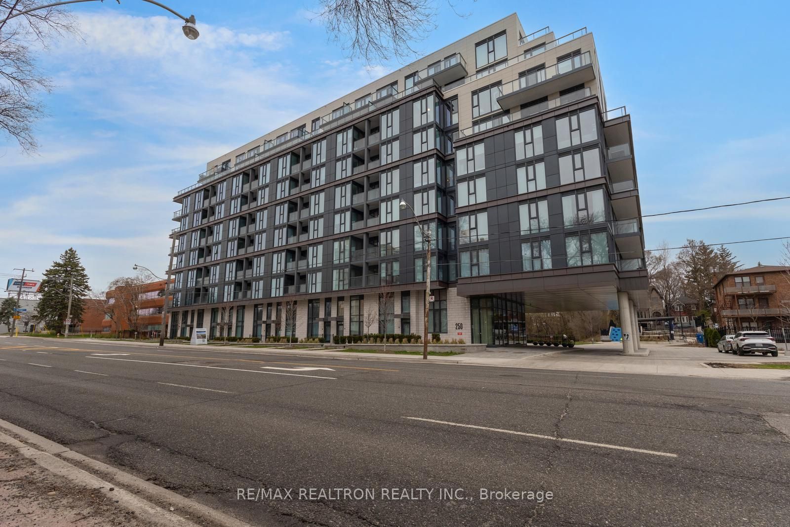 250 Lawrence Avenue W 416, Toronto, ON M5M 1B2 photo 2