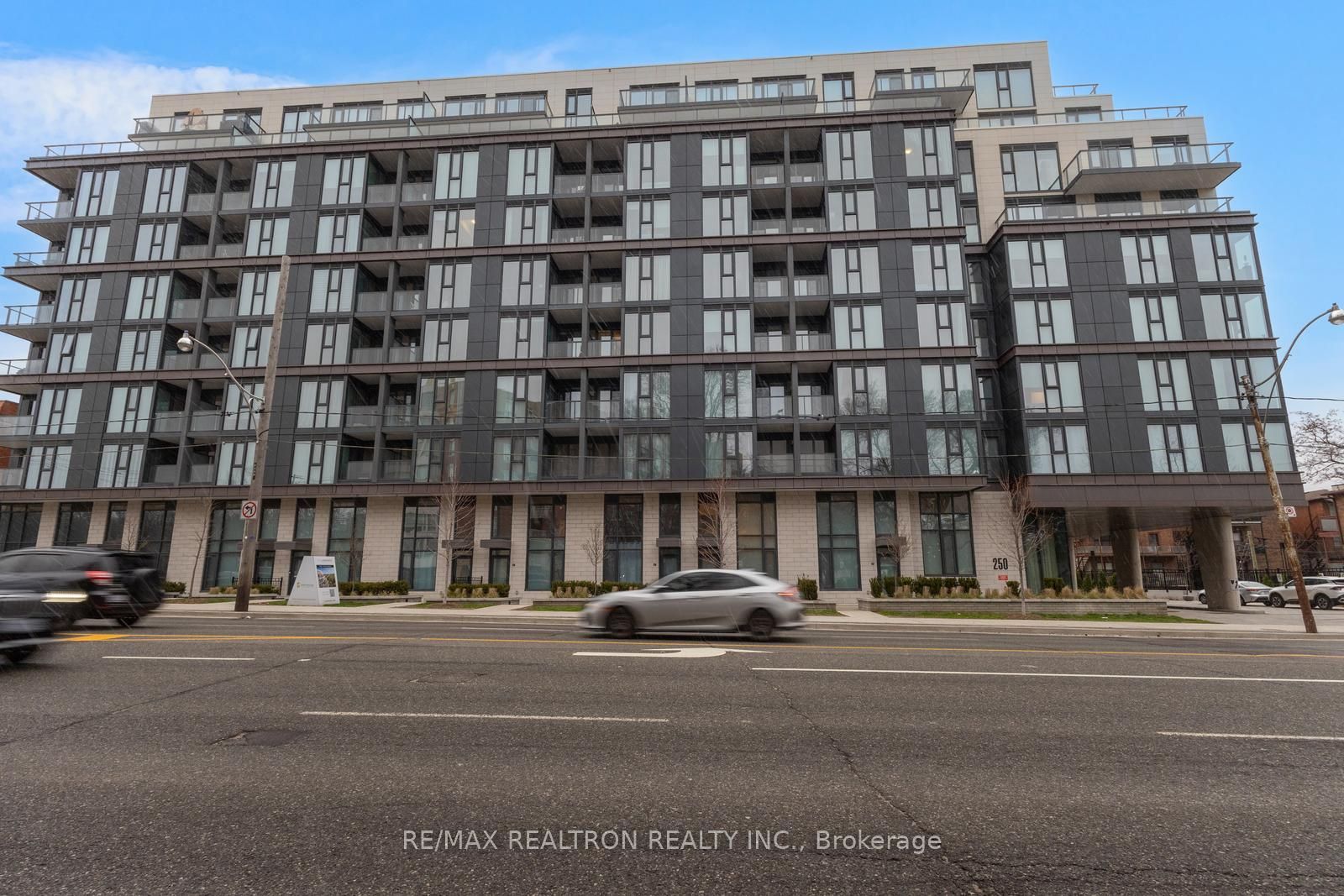 250 Lawrence Avenue W 416, Toronto, ON M5M 1B2 photo 3