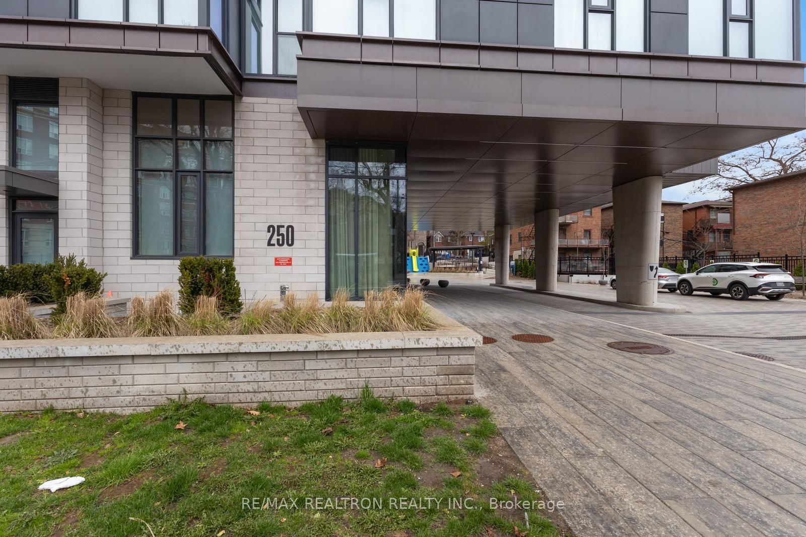 250 Lawrence Avenue W 416, Toronto, ON M5M 1B2 photo 4