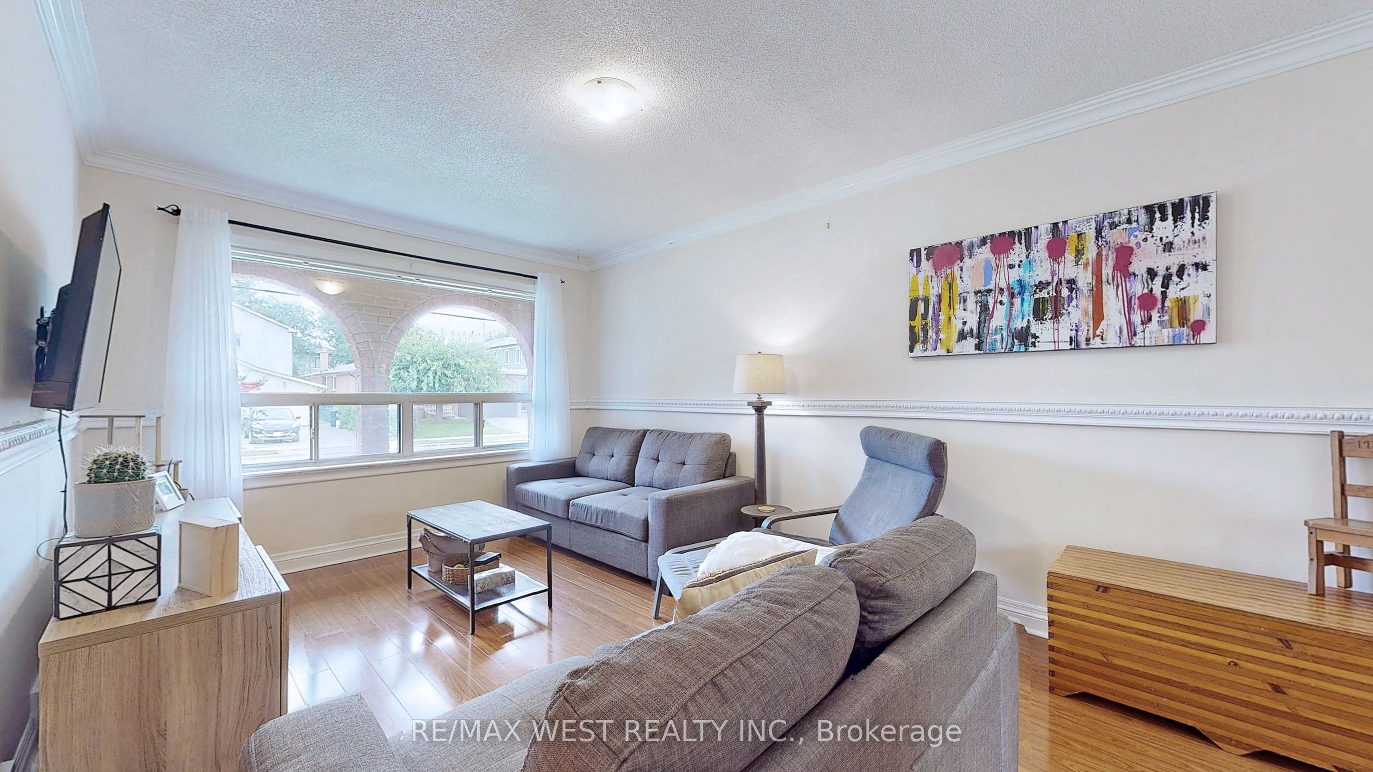 139 Ranee Avenue Main Floor, Toronto, ON M6A 1N3 photo 5