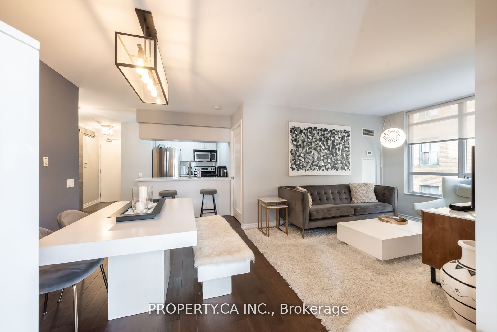 60 St Clair Avenue W 202, Toronto, ON M4V 1M1 photo 3