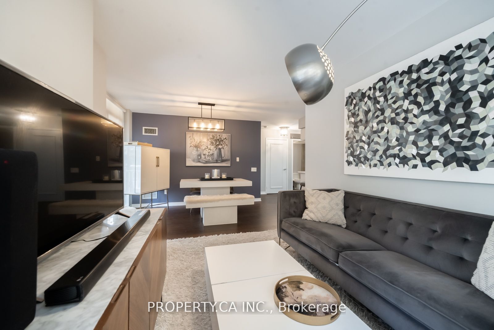60 St Clair Avenue W 202, Toronto, ON M4V 1M1 photo 5