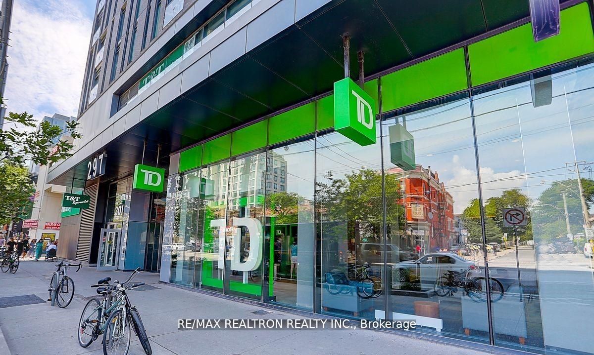 297 College Street 917, Toronto, ON M5T 1S2 photo 4