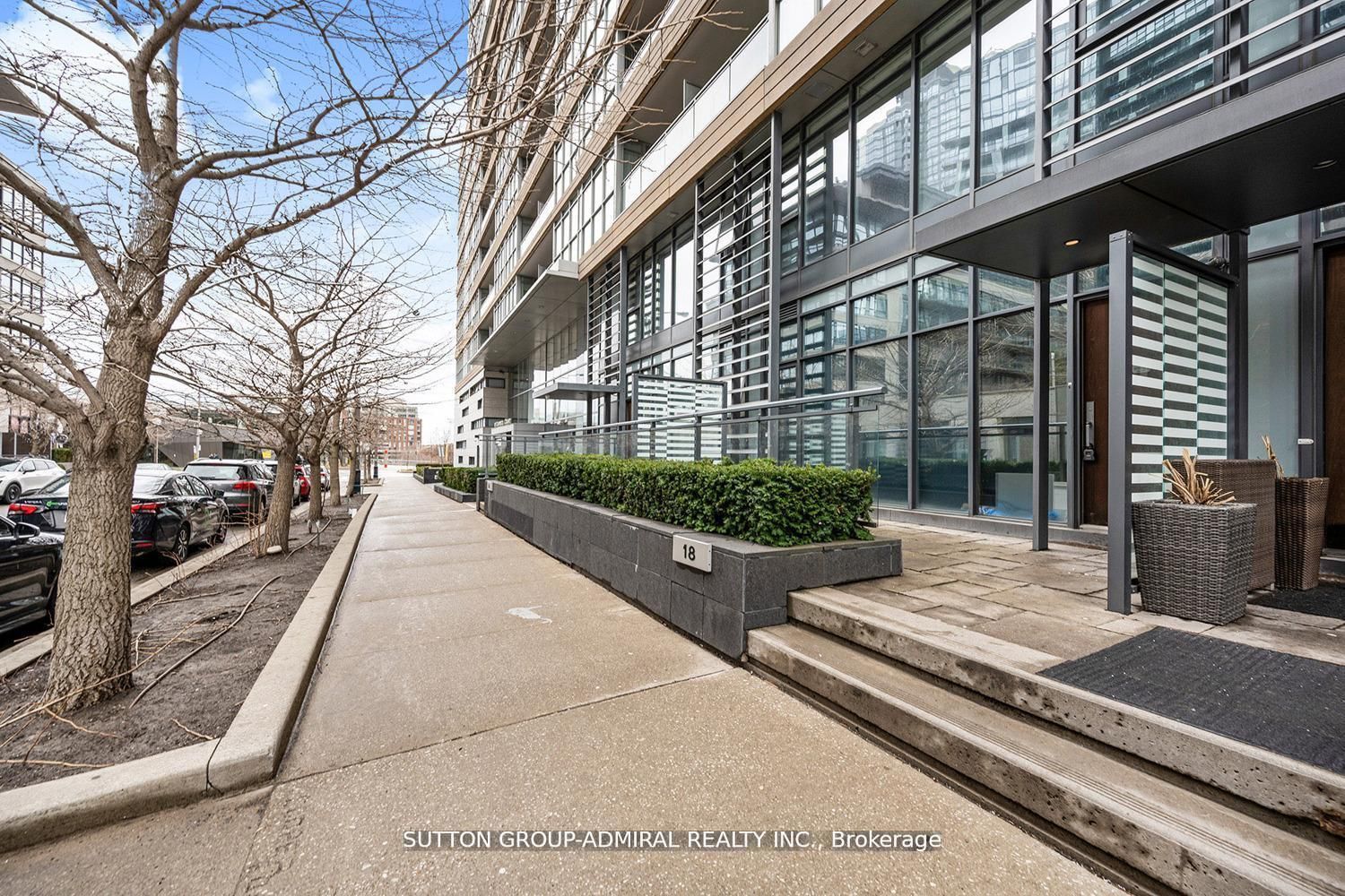18 Capreol Court G20, Toronto, ON M5V 4A3
