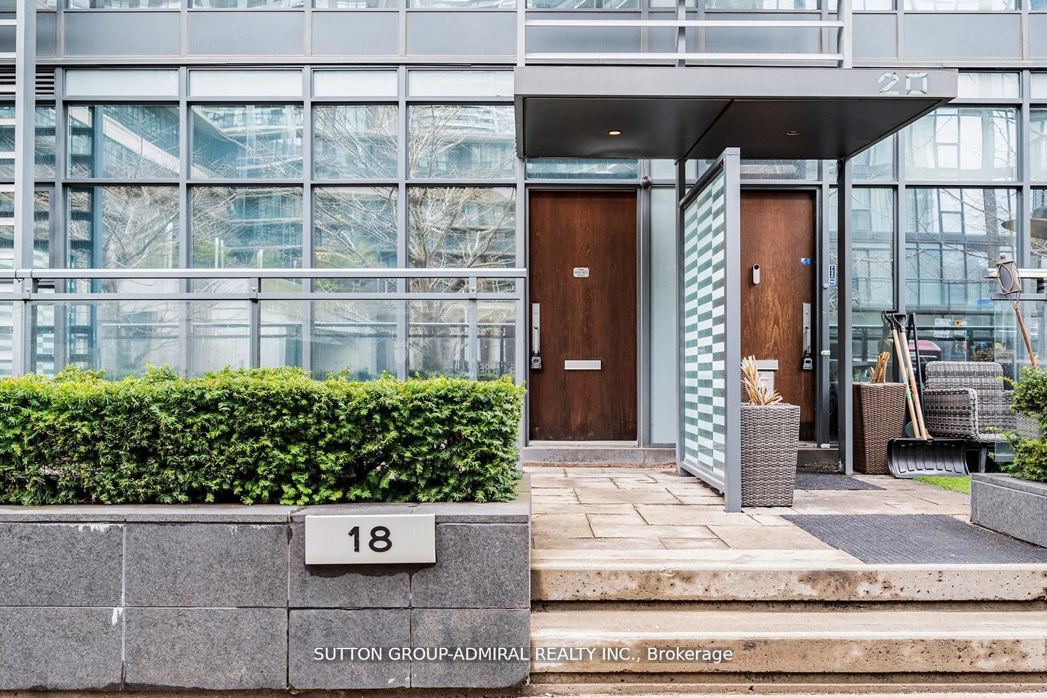 18 Capreol Court G20, Toronto, ON M5V 4A3 photo 2