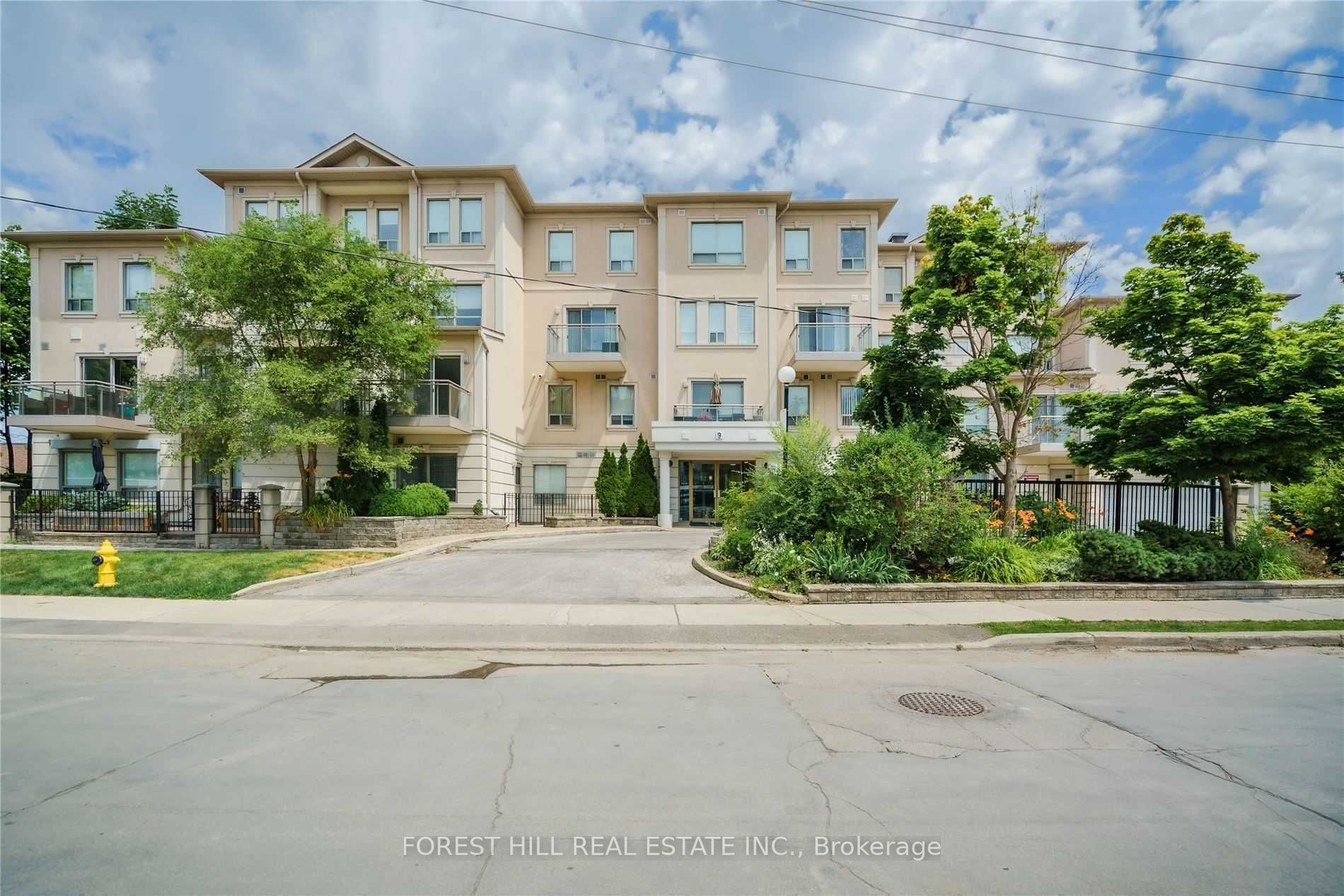 9 Greenbriar Road 103, Toronto, ON M2K 1H4