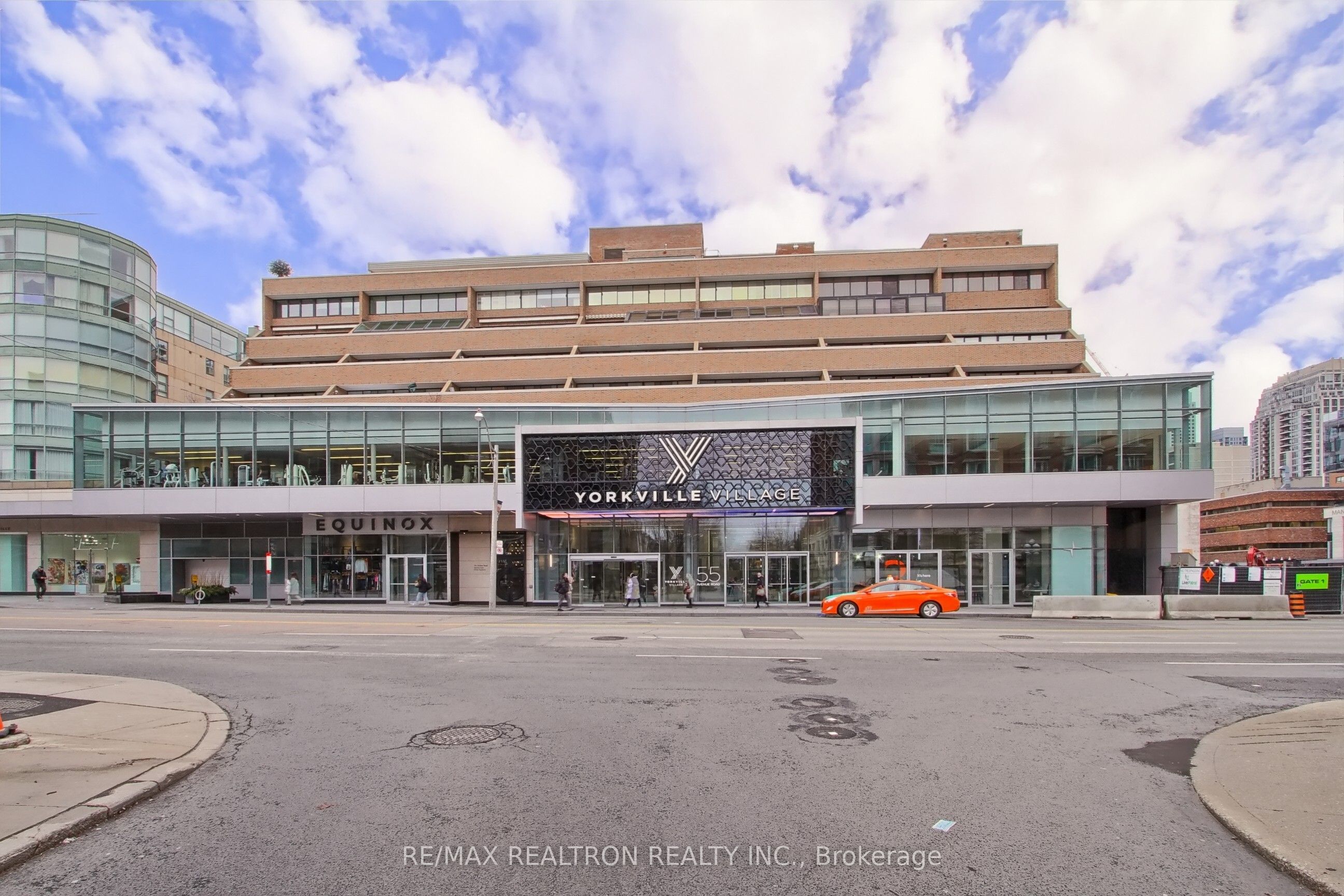 55A Avenue Road 406, Toronto, ON M5R 2G3