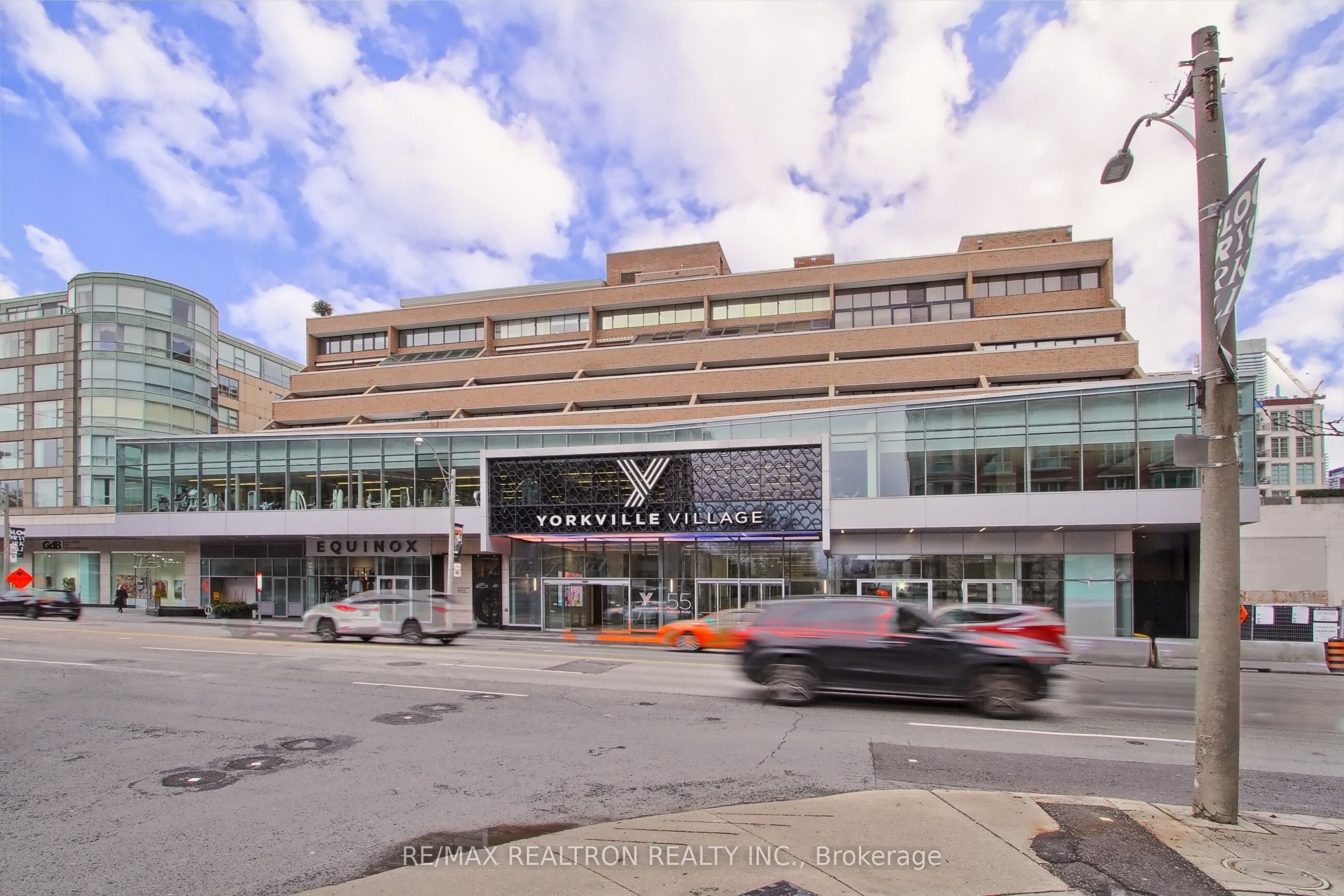 55A Avenue Road 406, Toronto, ON M5R 2G3 photo 2