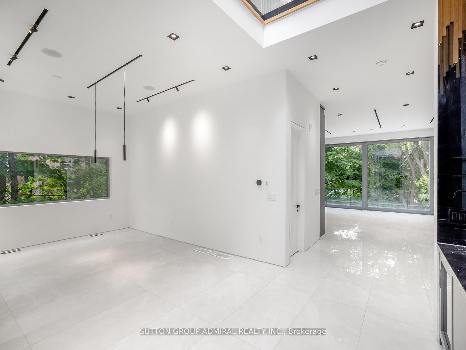 157 Old Forest Hill Road, Toronto, ON M5N 2N7 photo 3