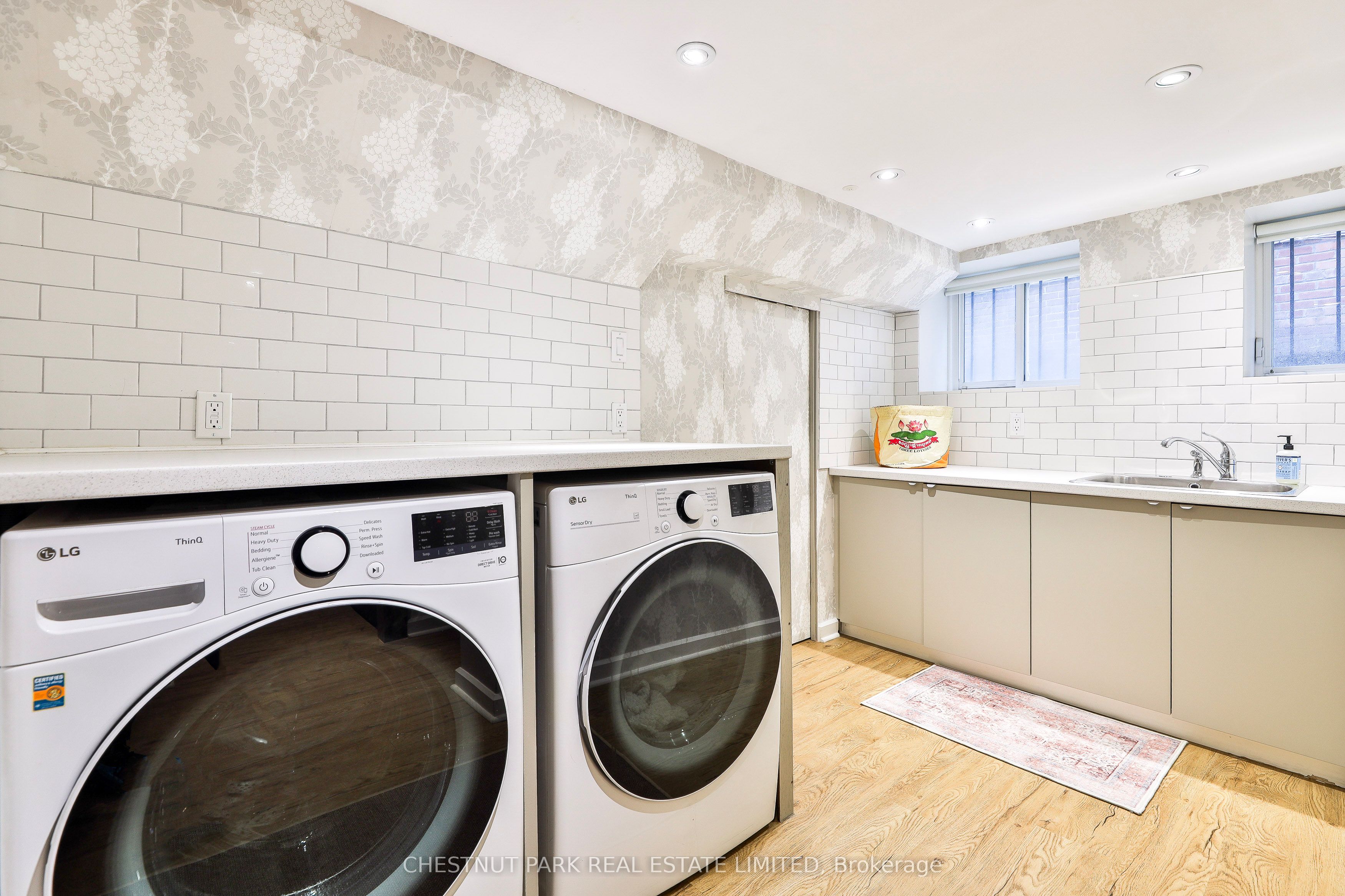 17 Elm Avenue, Toronto, ON M4W 1M9