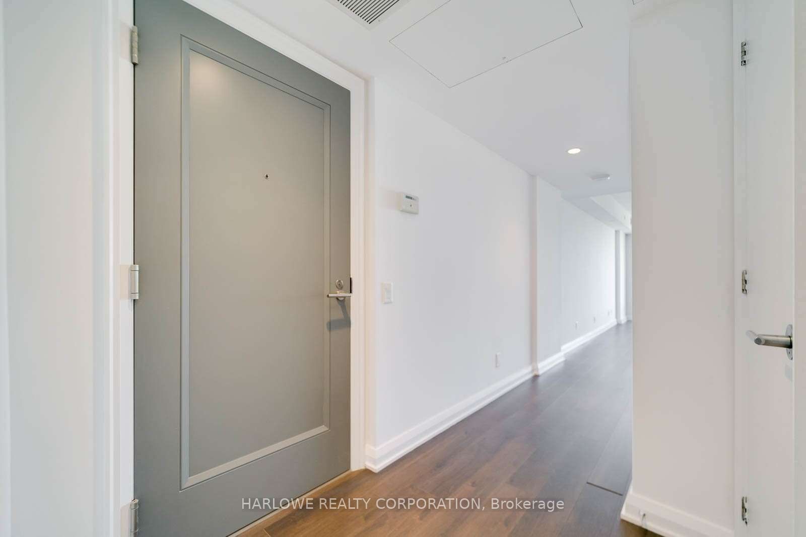 155 Yorkville Avenue 1820, Toronto, ON M5R 2G1 photo 2