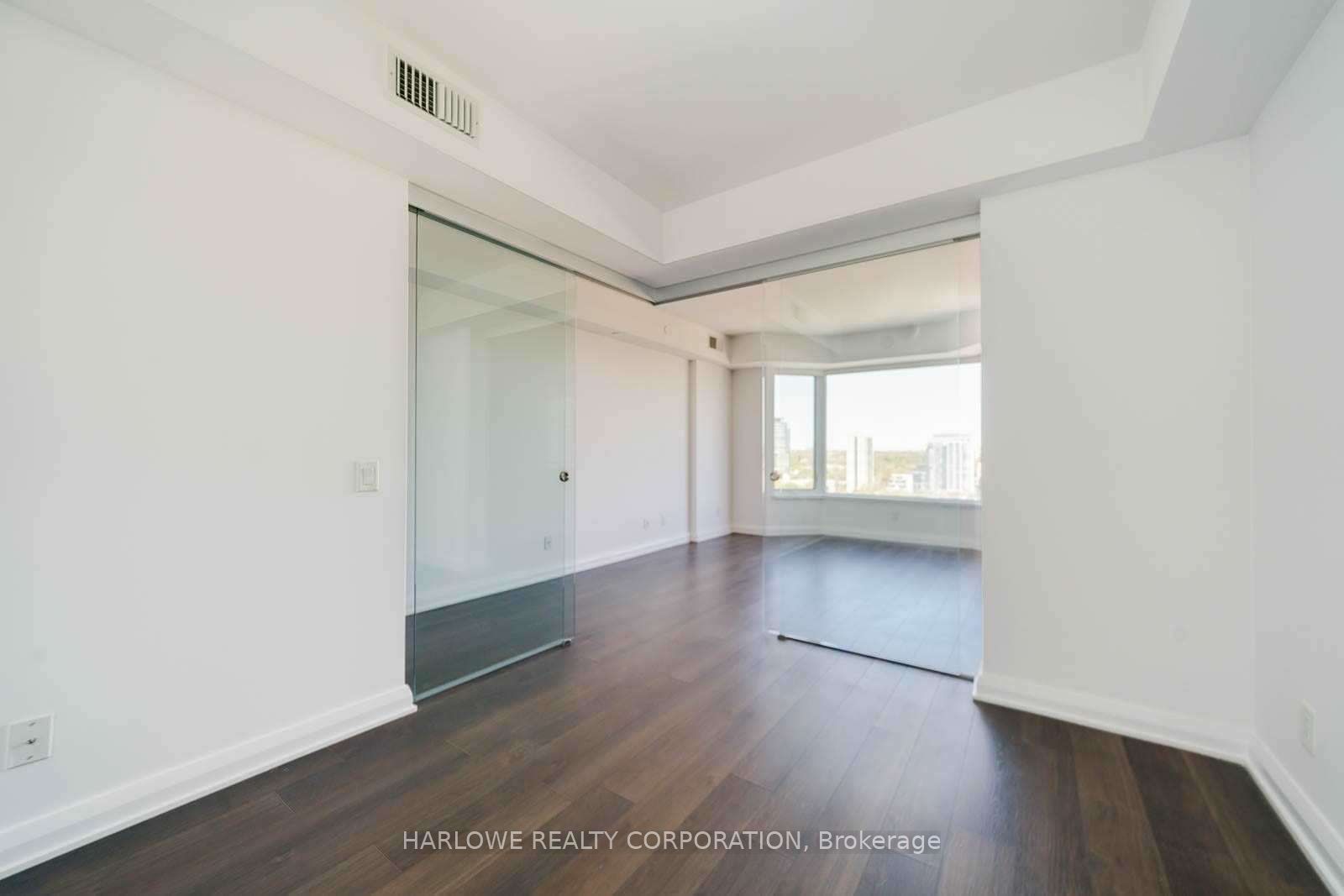 155 Yorkville Avenue 1820, Toronto, ON M5R 2G1 photo 4