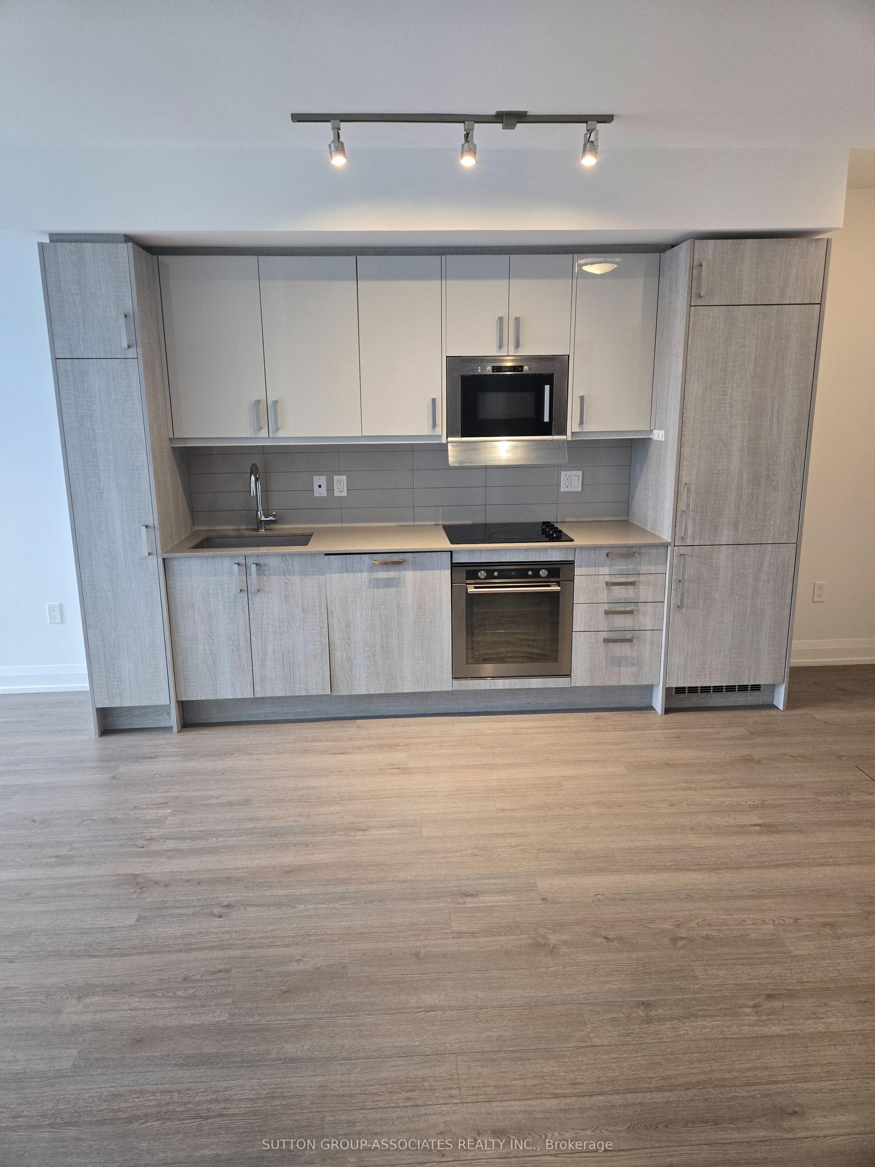 77 Mutual Street 3001, Toronto, ON M5B 2A9 photo 2