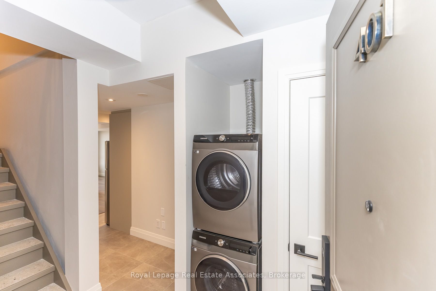 1000 Bathurst Street 401, Toronto, ON M5R 3G7 photo 3