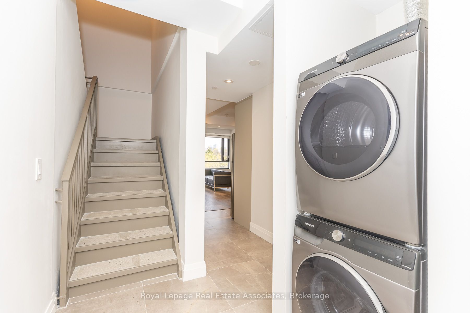 1000 Bathurst Street 401, Toronto, ON M5R 3G7 photo 4