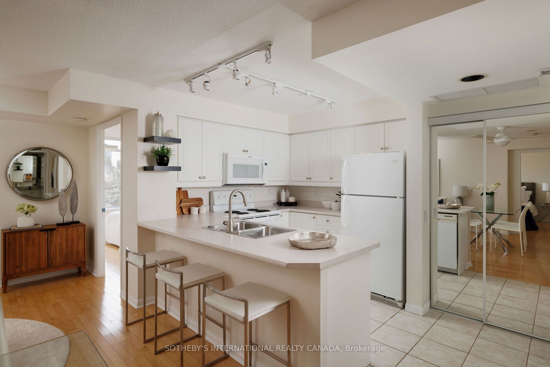 153 Beecroft Road 201, Toronto, ON M2N 7C5 photo 5