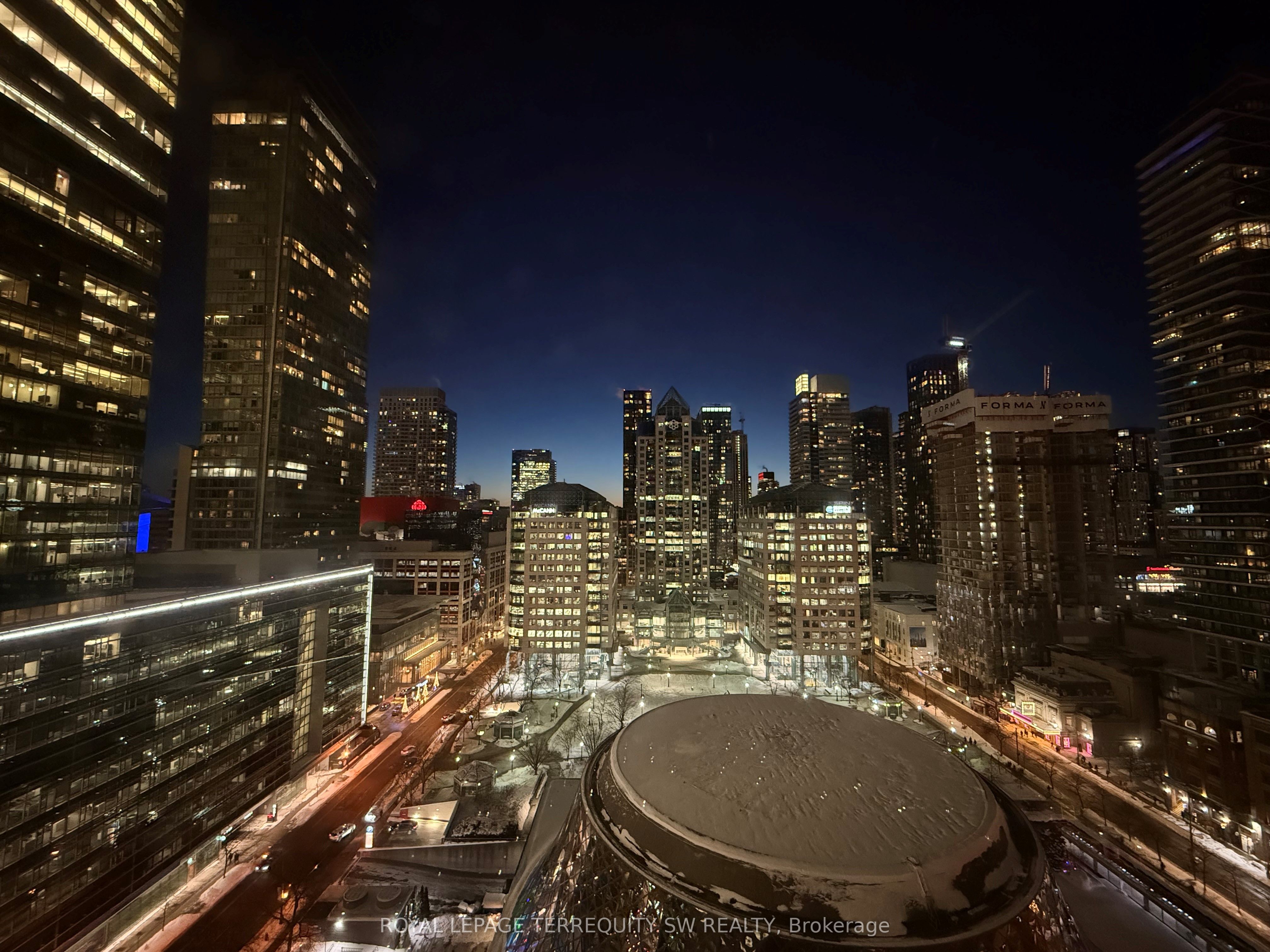 71 Simcoe Street 2001, Toronto, ON M5J 2S9