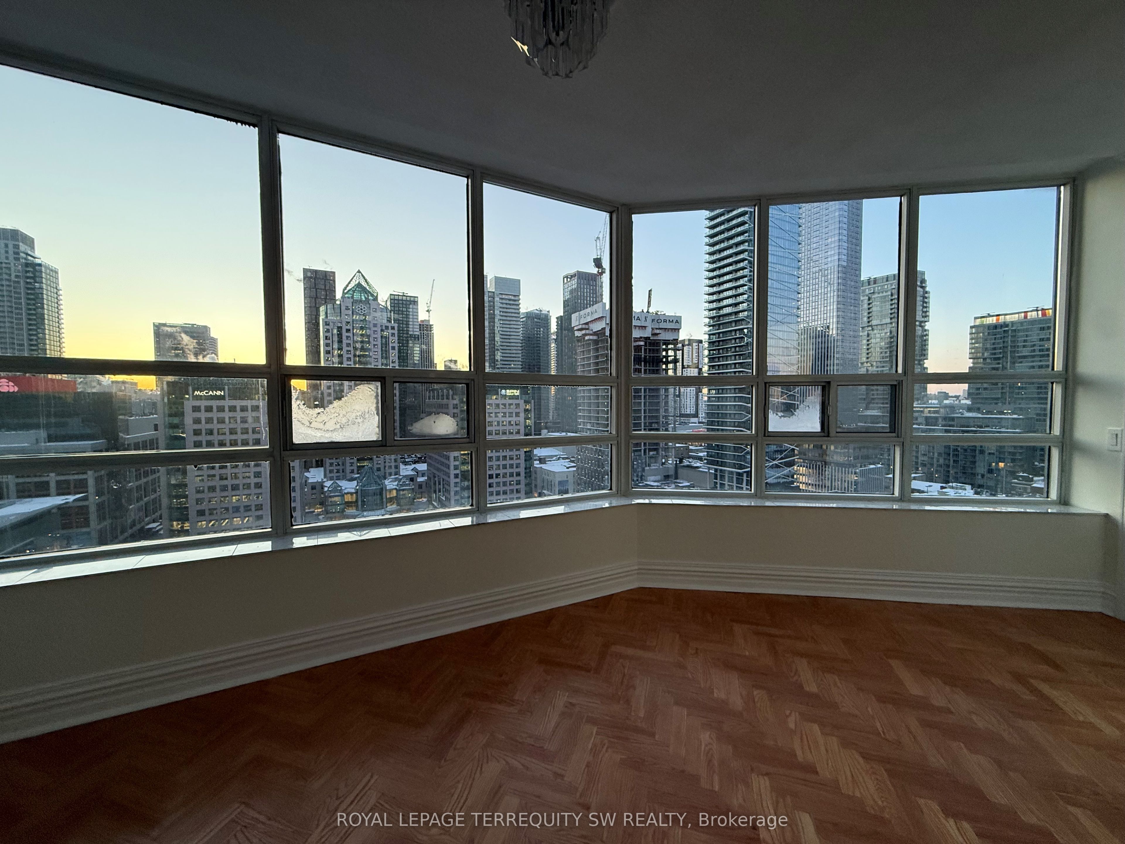 71 Simcoe Street 2001, Toronto, ON M5J 2S9 photo 2