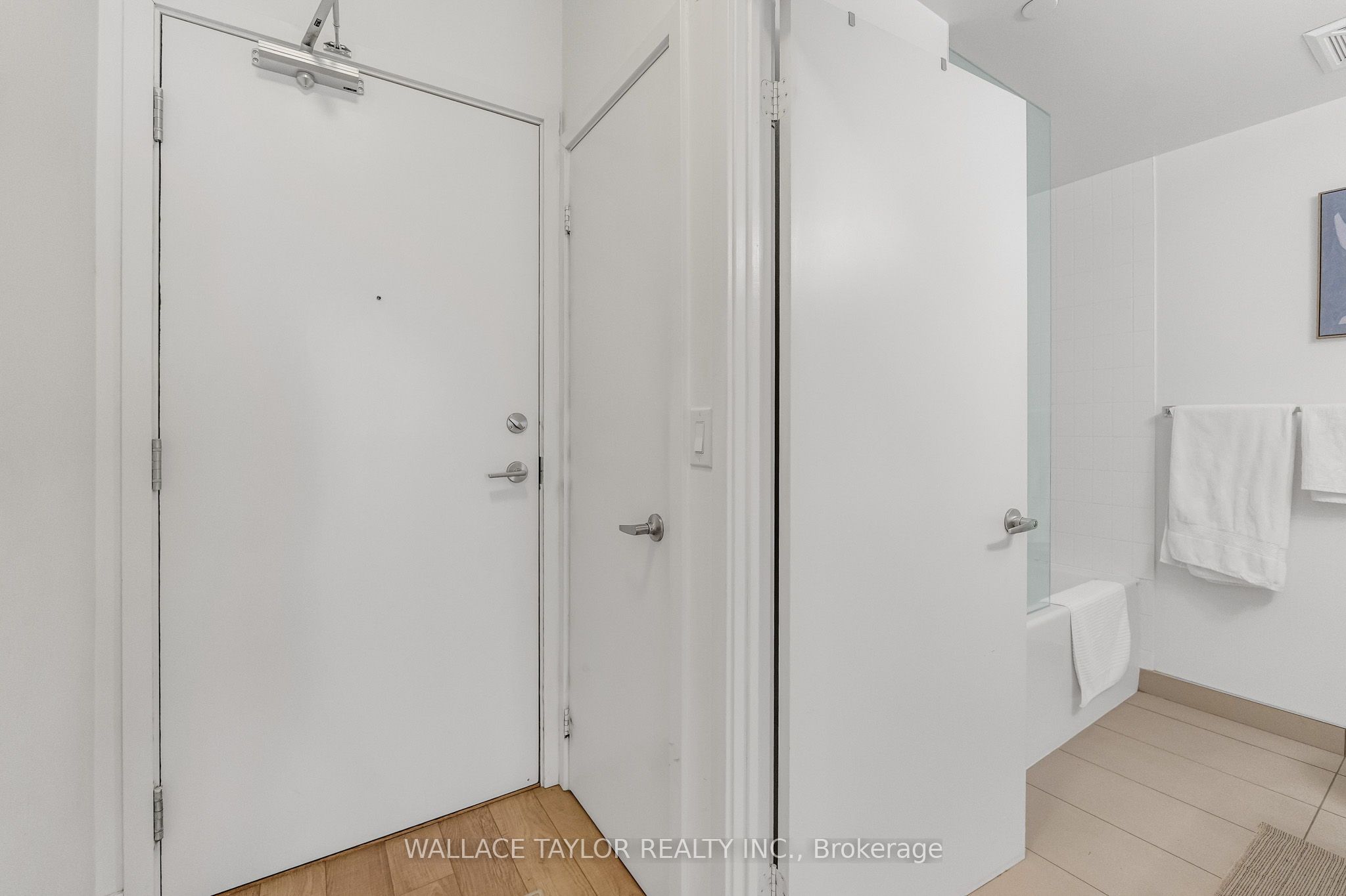 210 Simcoe Street 1702, Toronto, ON M5T 0A9 photo 3