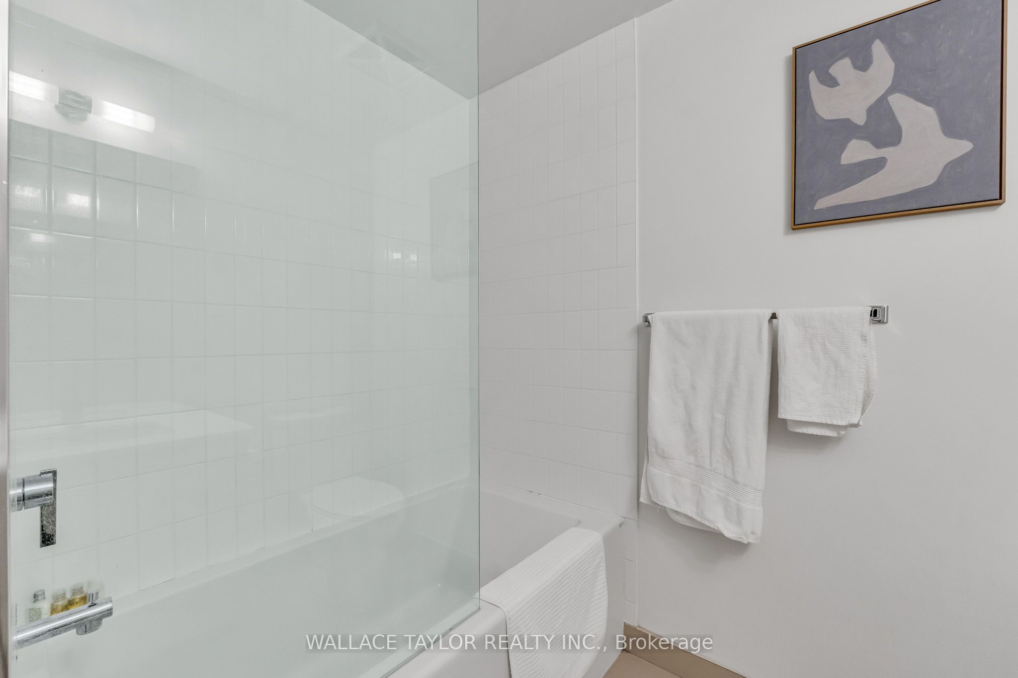 210 Simcoe Street 1702, Toronto, ON M5T 0A9 photo 5