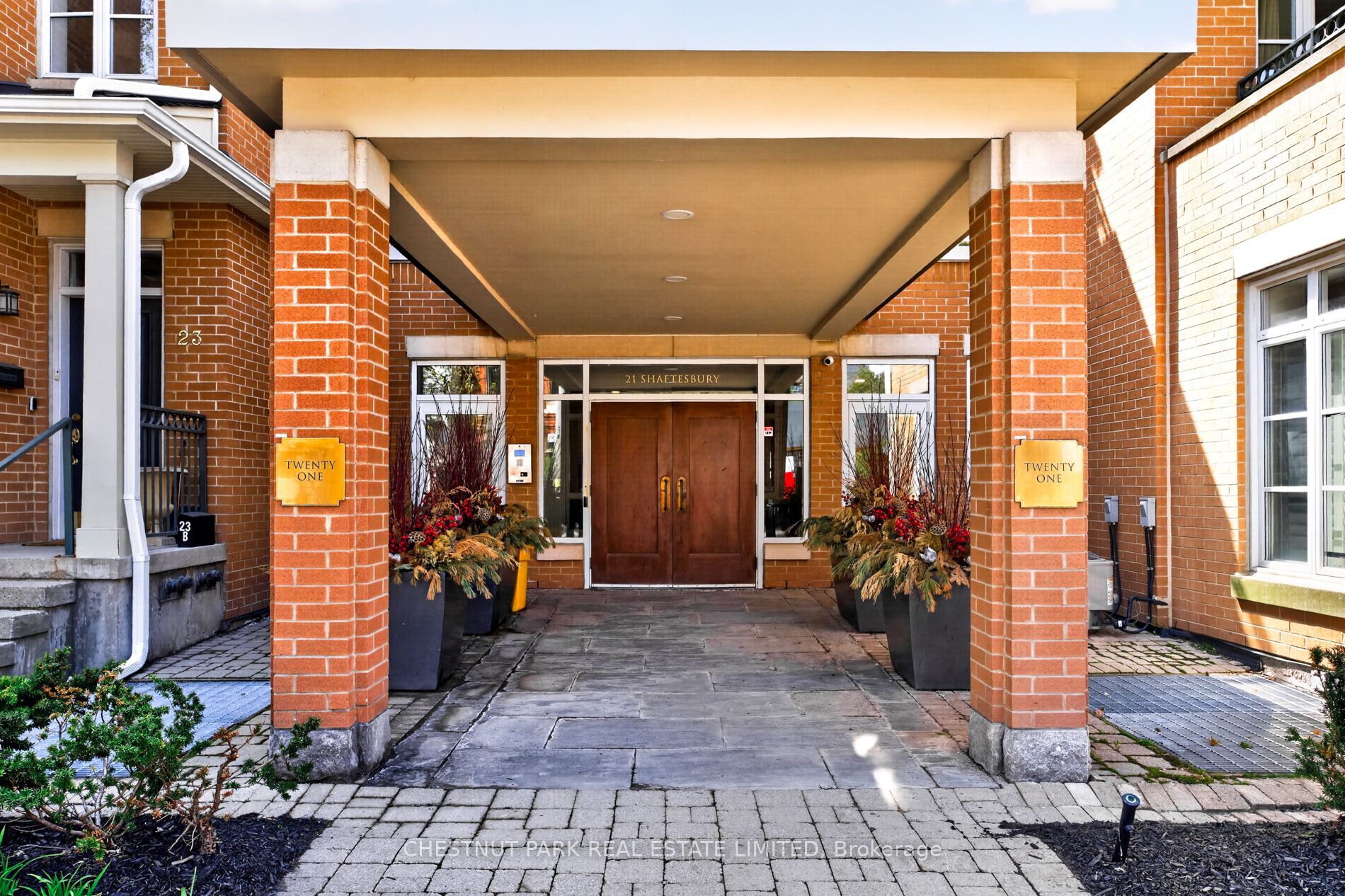 21 Shaftesbury Avenue 203, Toronto, ON M4T 3B4 photo 2