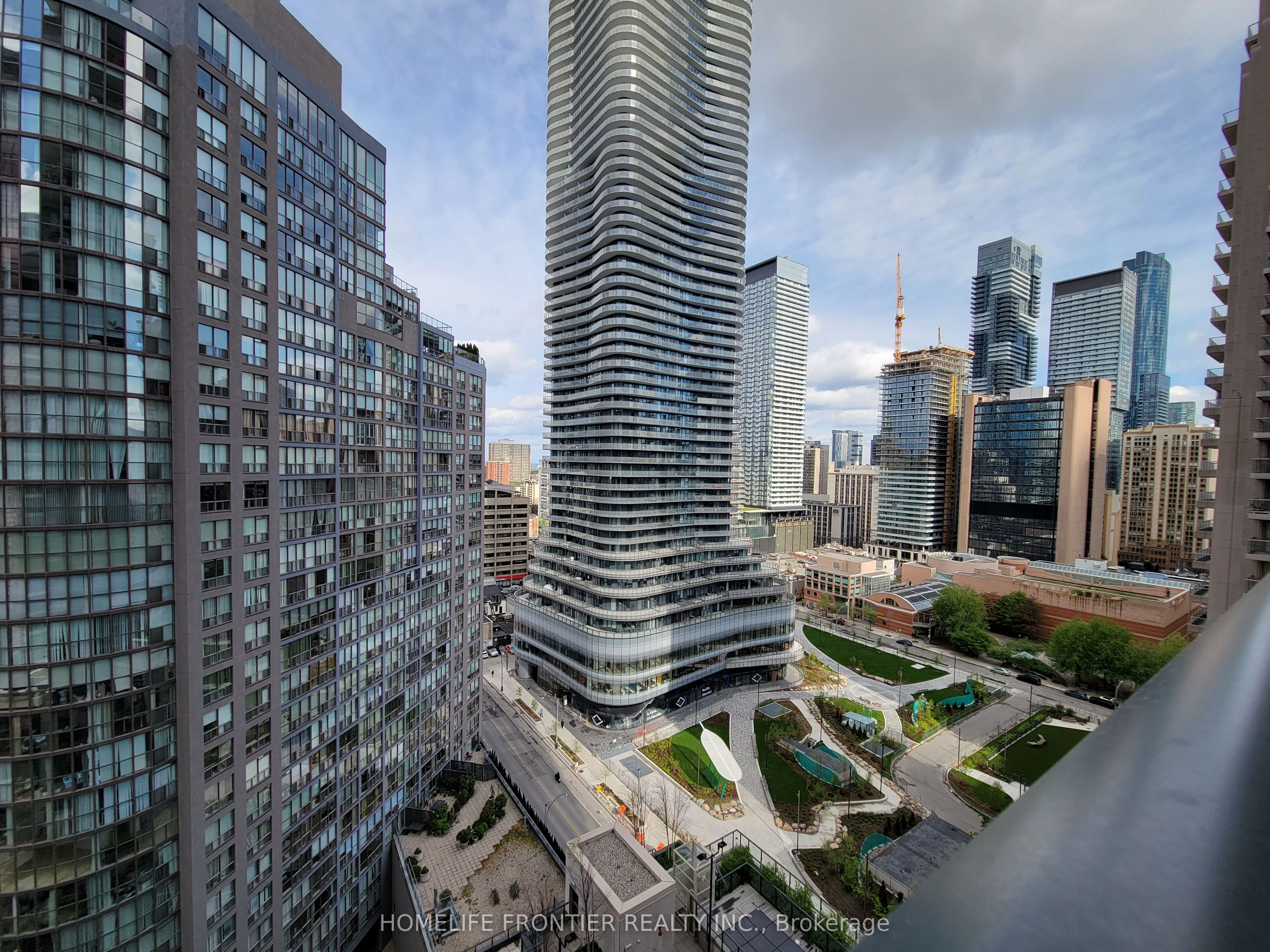 955 Bay Street 1701, Toronto, ON M5S 2A2