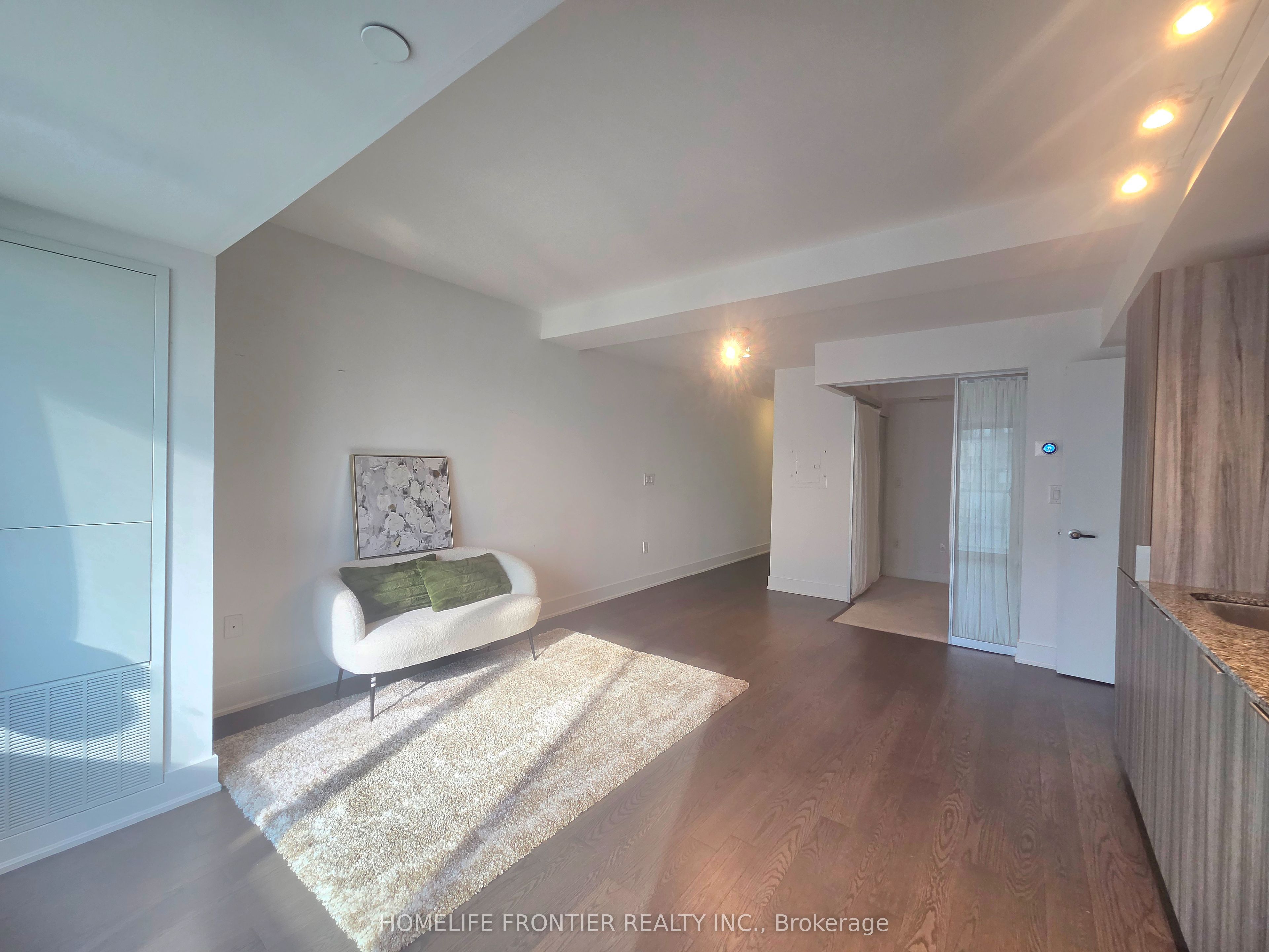 955 Bay Street 1701, Toronto, ON M5S 2A2 photo 3