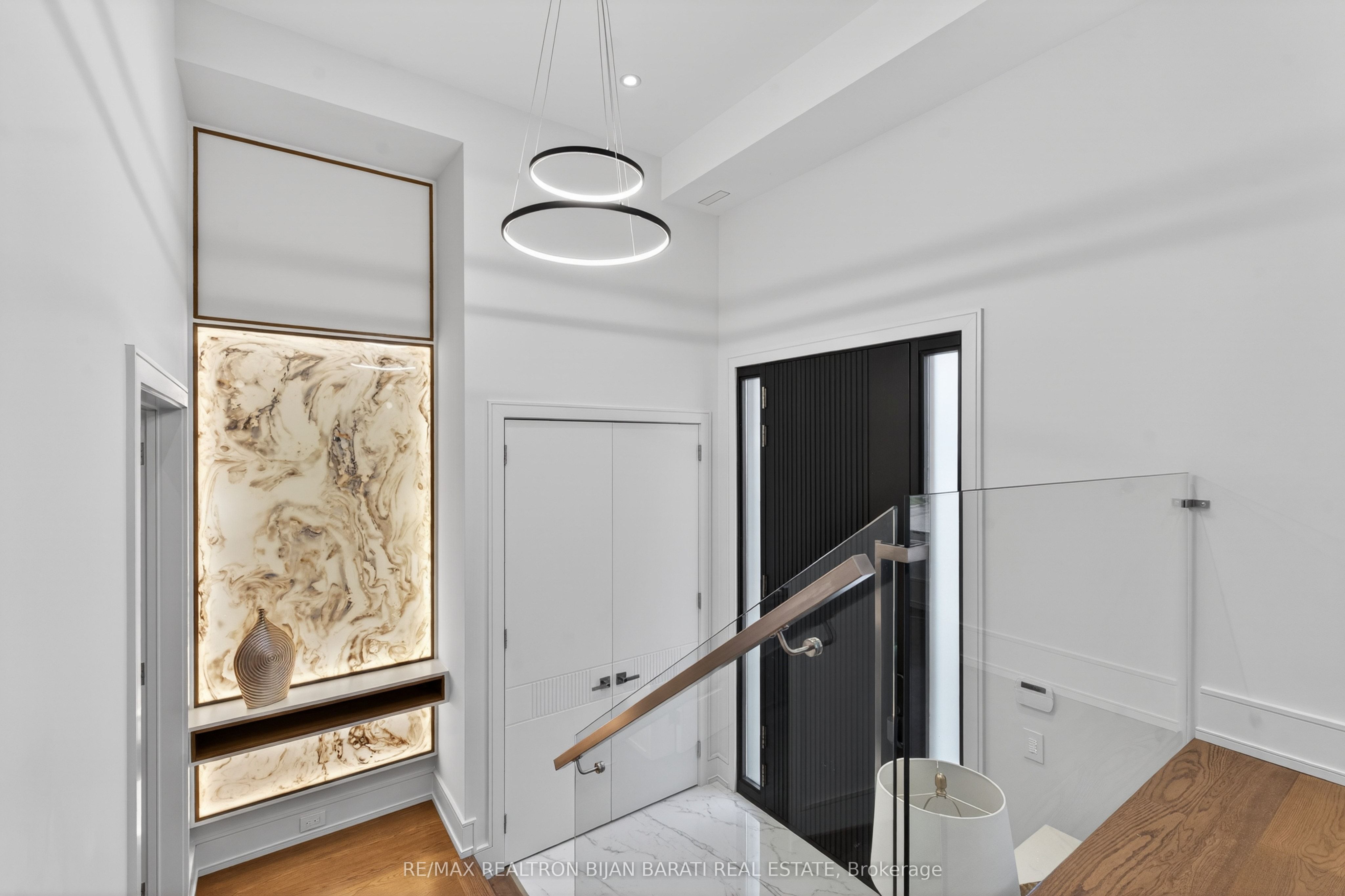 23 Terrace Avenue, Toronto, ON M2R 1E8 photo 2