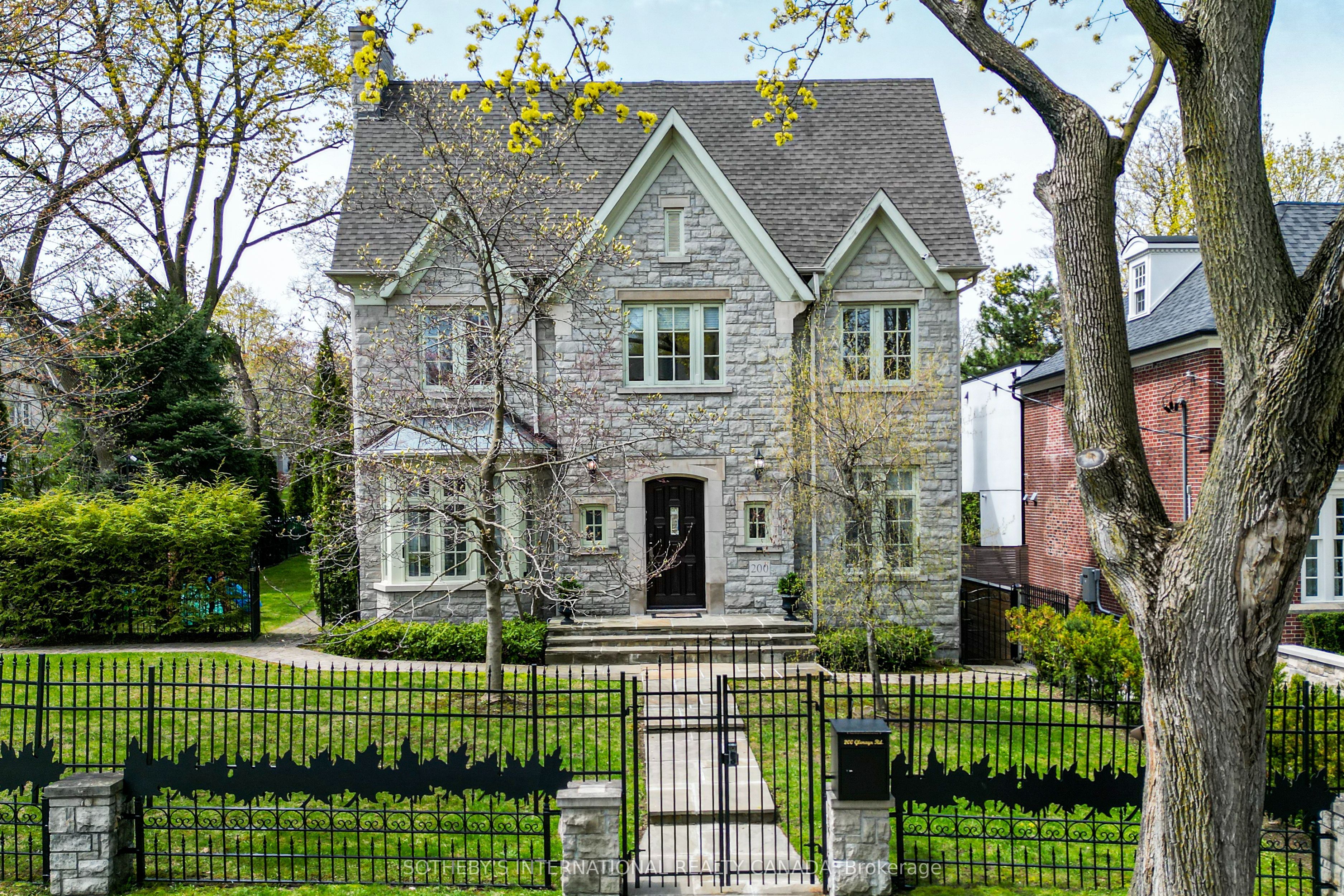 200 Glenayr Road, Toronto, ON M5P 3C3