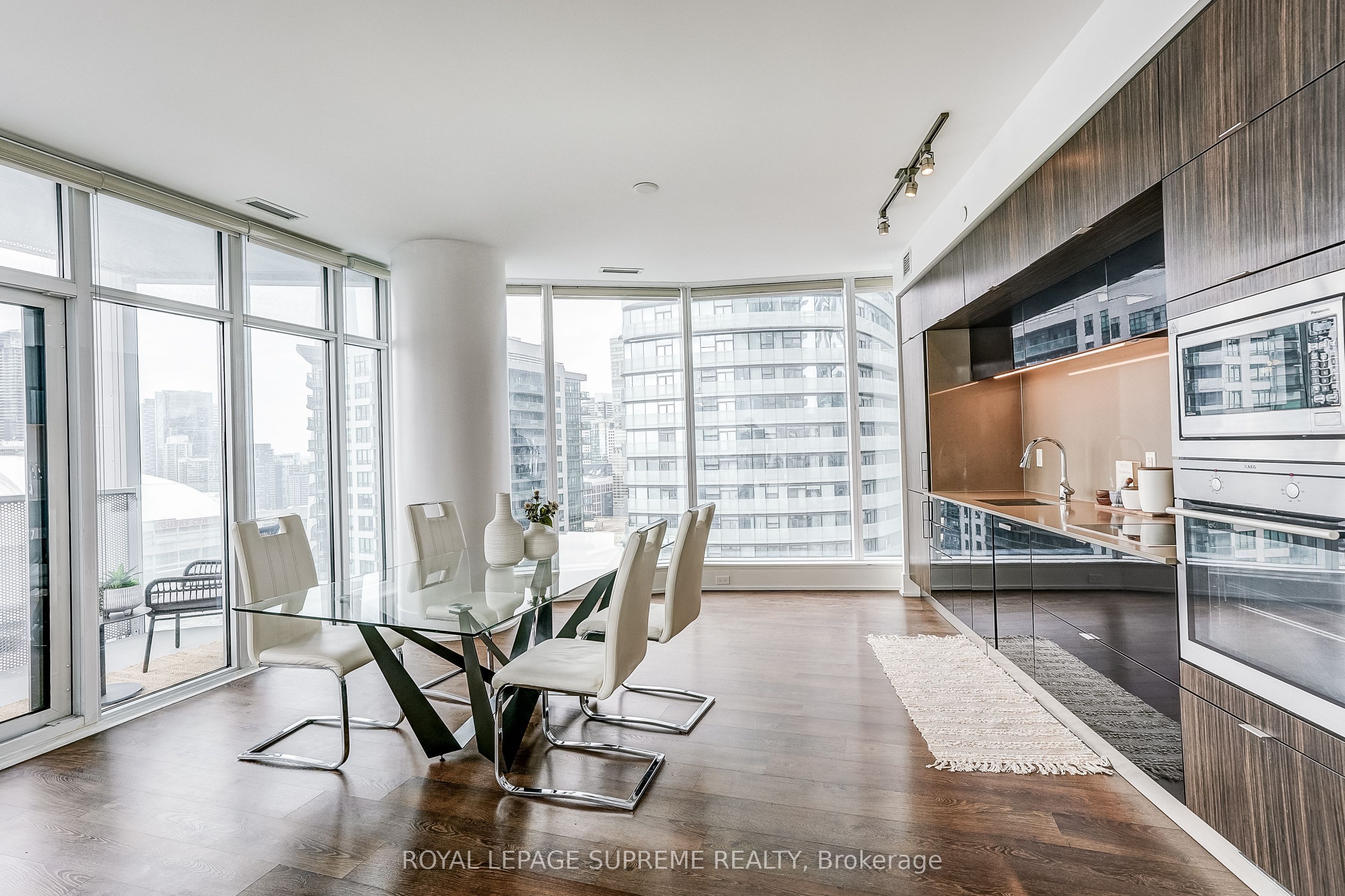 10 York Street 3010, Toronto, ON M5J 0E1 photo 5