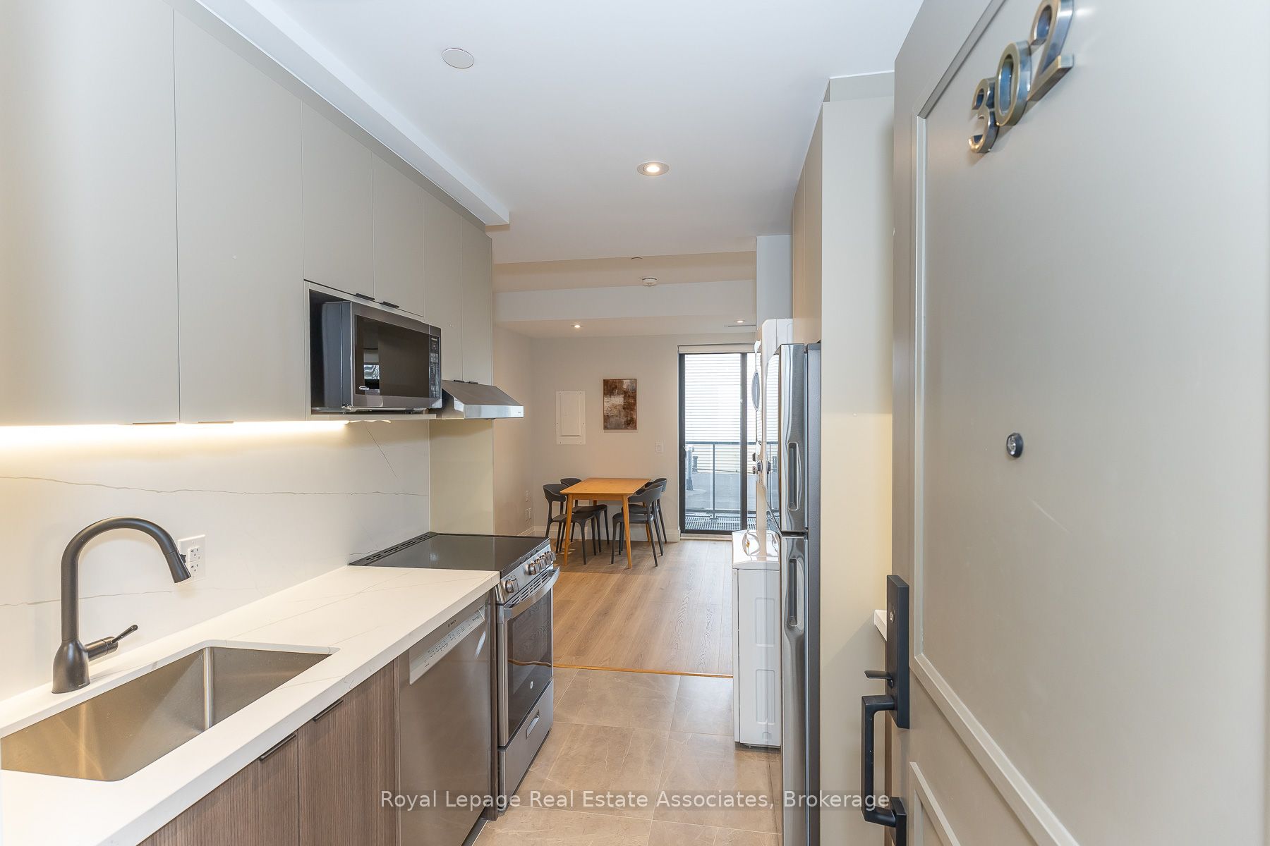 1000 Bathurst Street 302, Toronto, ON M5R 3G7 photo 4