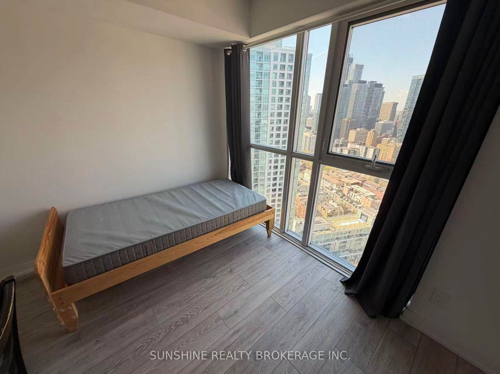 159 Wellesley Street E 3210 Shared Kitchen Bath, Toronto, ON M4Y 0H5 photo 3