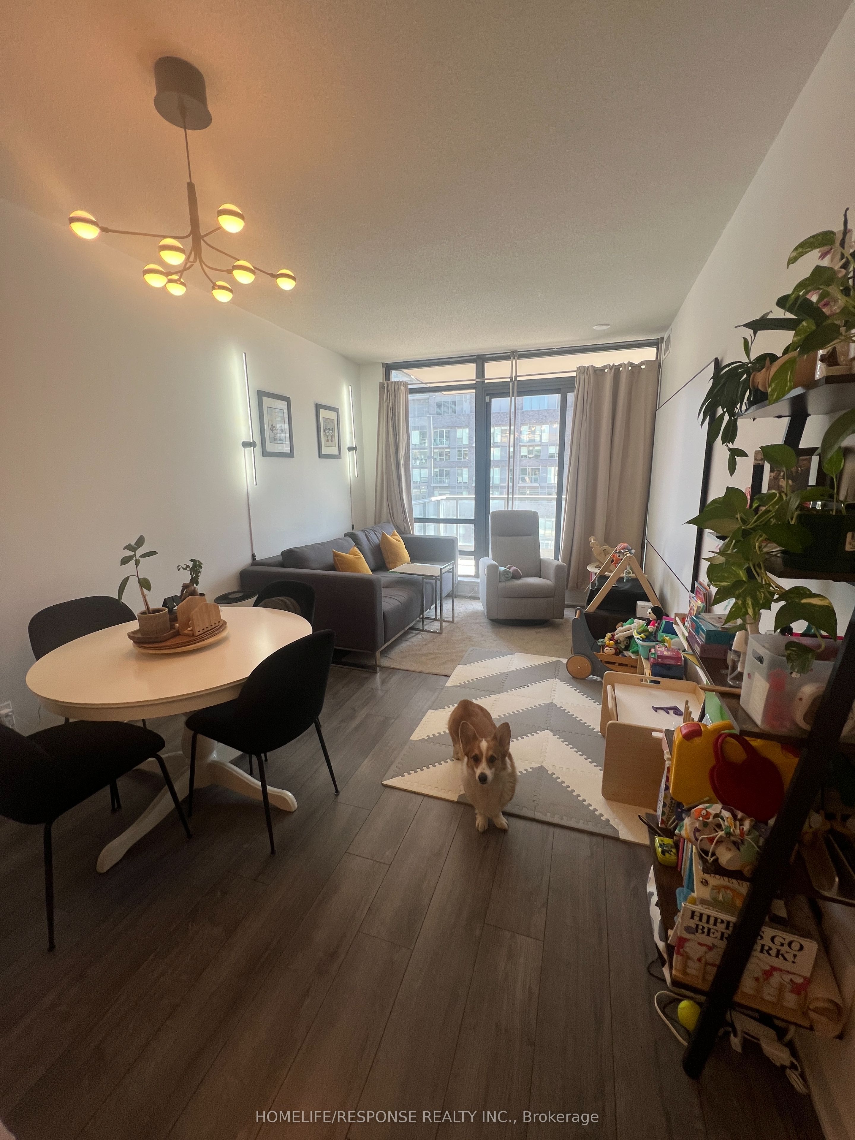 438 King Street W 1212, Toronto, ON M5V 3T9