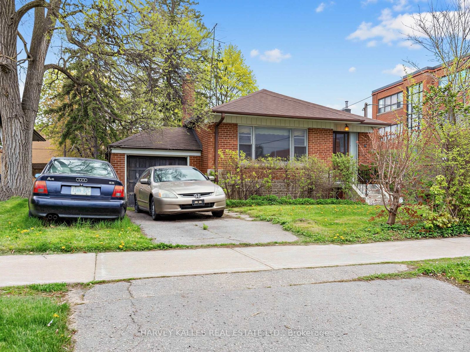 12 Invermay Avenue, Toronto, ON M3H 1Z2