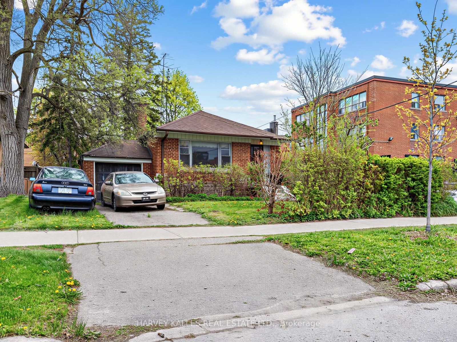 12 Invermay Avenue, Toronto, ON M3H 1Z2 photo 2