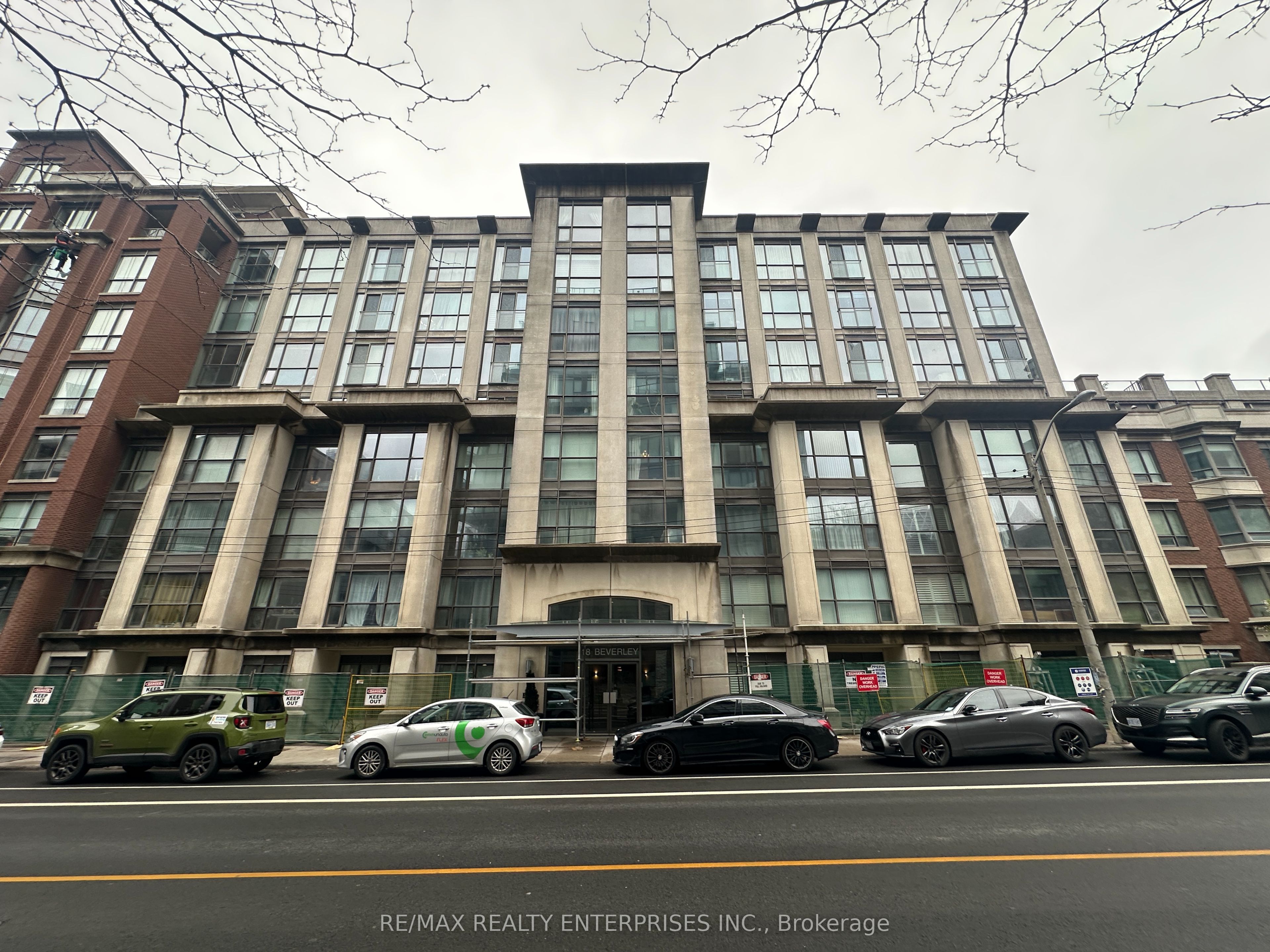 18 Beverley Street 412, Toronto, ON M5T 3L2