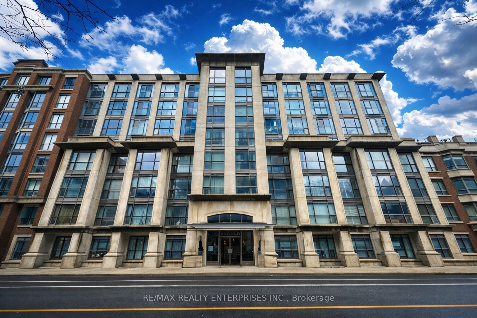 18 Beverley Street 412, Toronto, ON M5T 3L2 photo 2