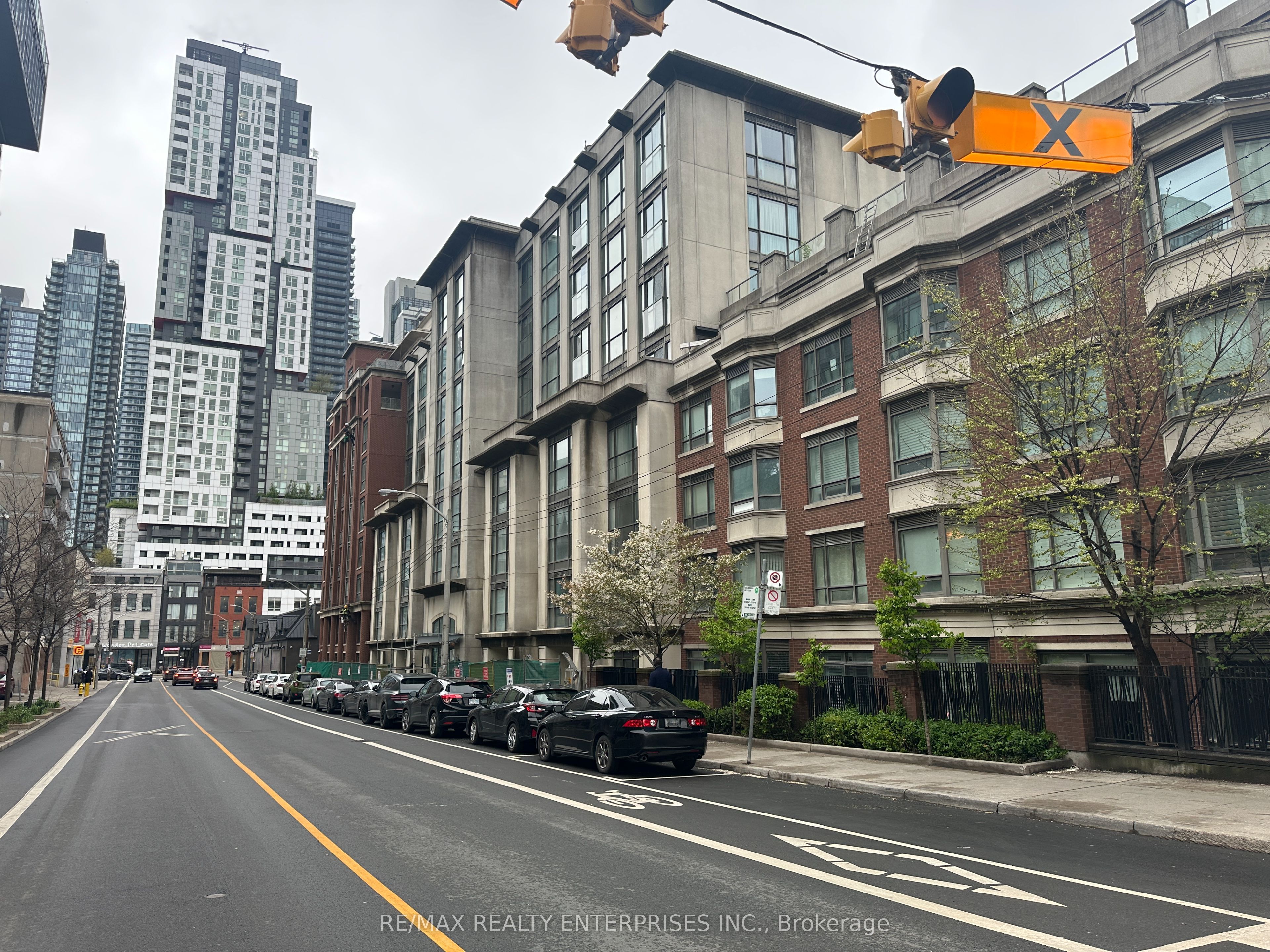 18 Beverley Street 412, Toronto, ON M5T 3L2 photo 4