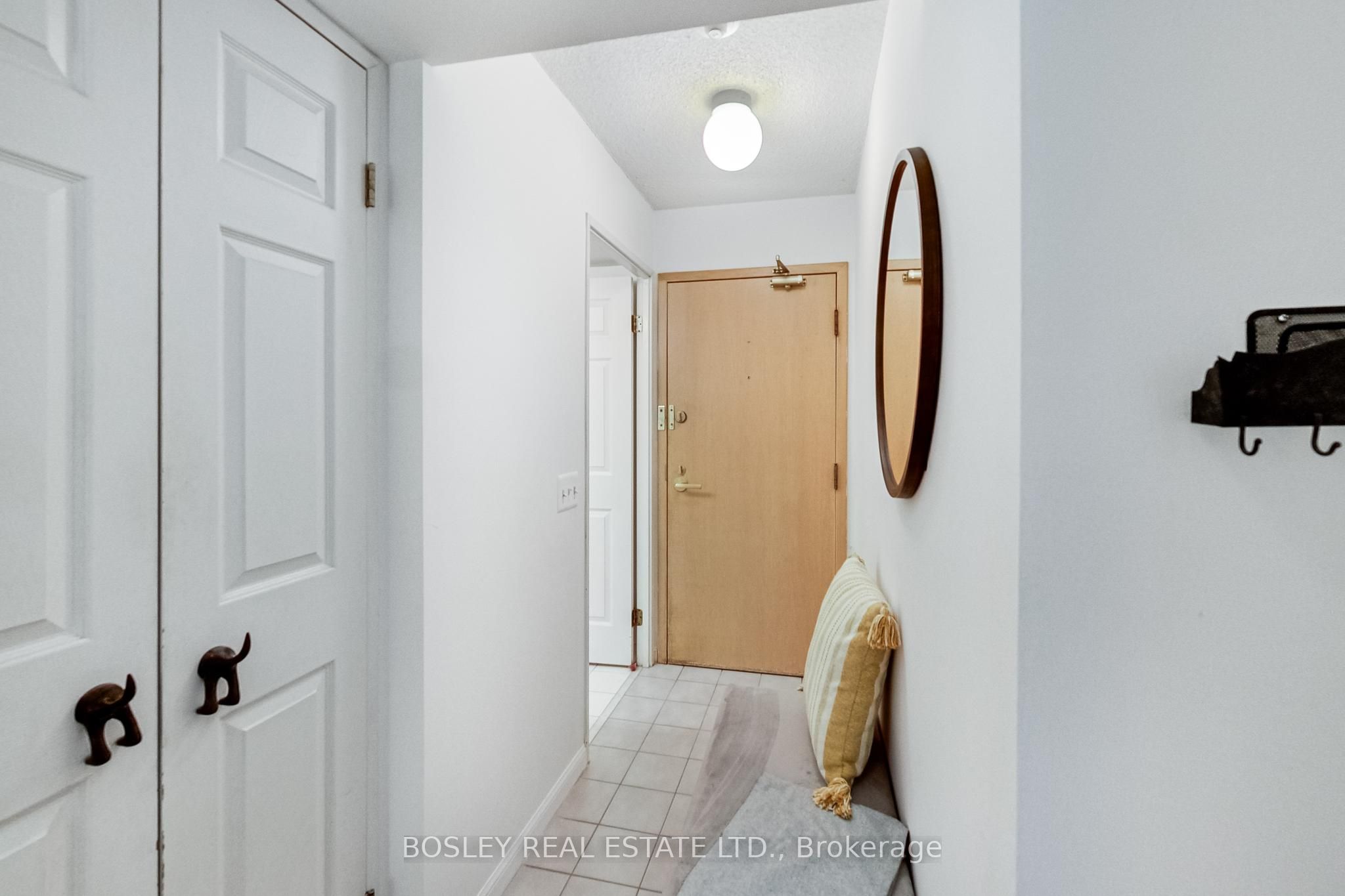 24 Wellesley Street W 209, Toronto, ON M4Y 2X6 photo 2