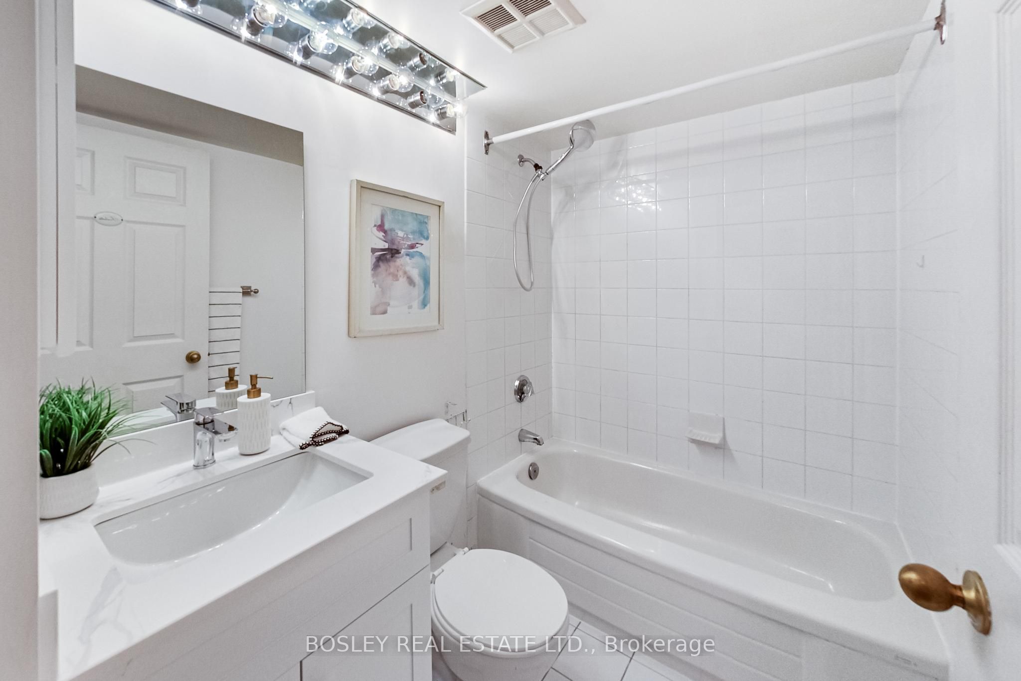24 Wellesley Street W 209, Toronto, ON M4Y 2X6 photo 5