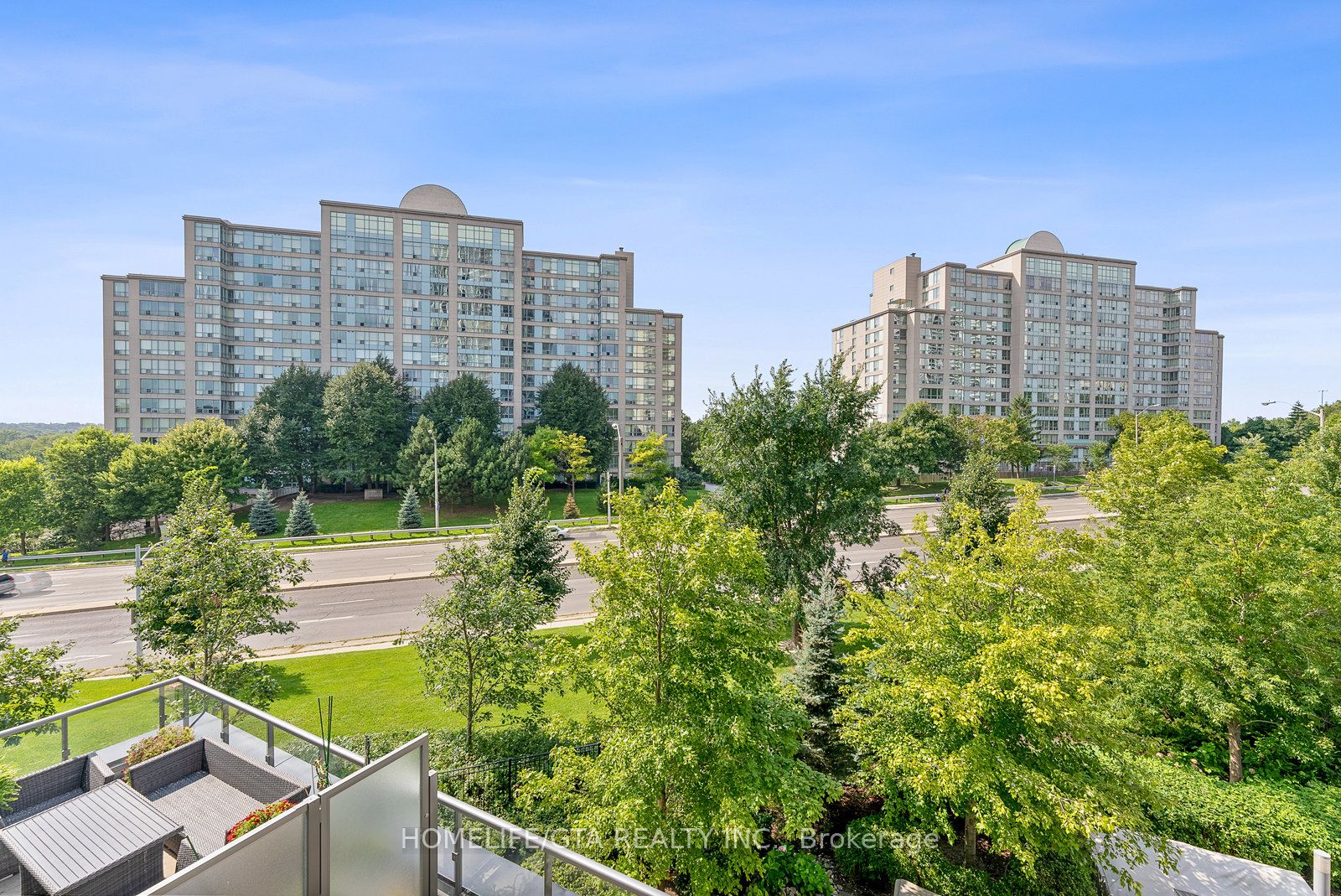 18 Graydon Hall Drive 904, Toronto, ON M3A 0A4