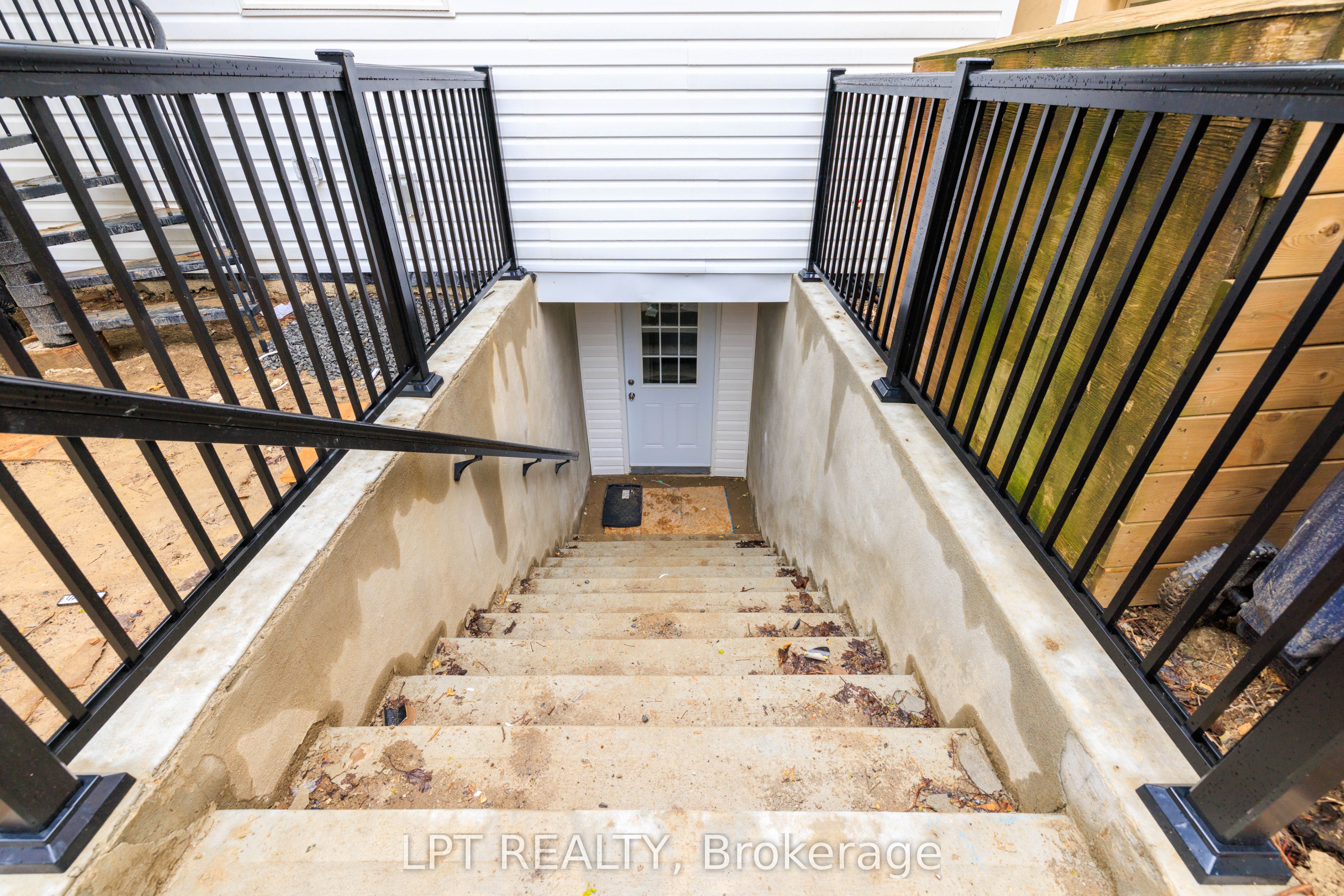 627 Crawford Street D, Toronto, ON M6G 3K1 photo 3