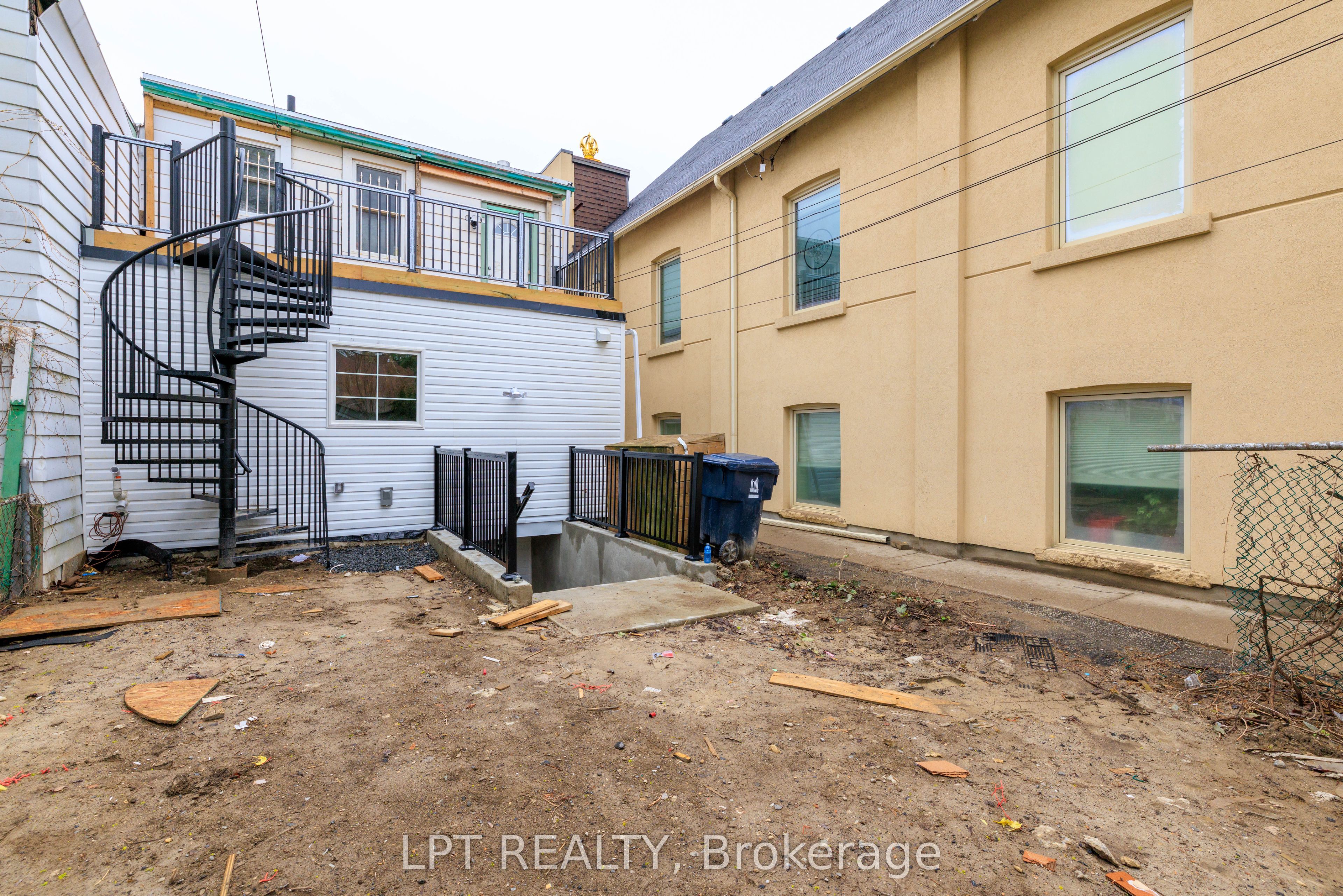 627 Crawford Street D, Toronto, ON M6G 3K1 photo 4