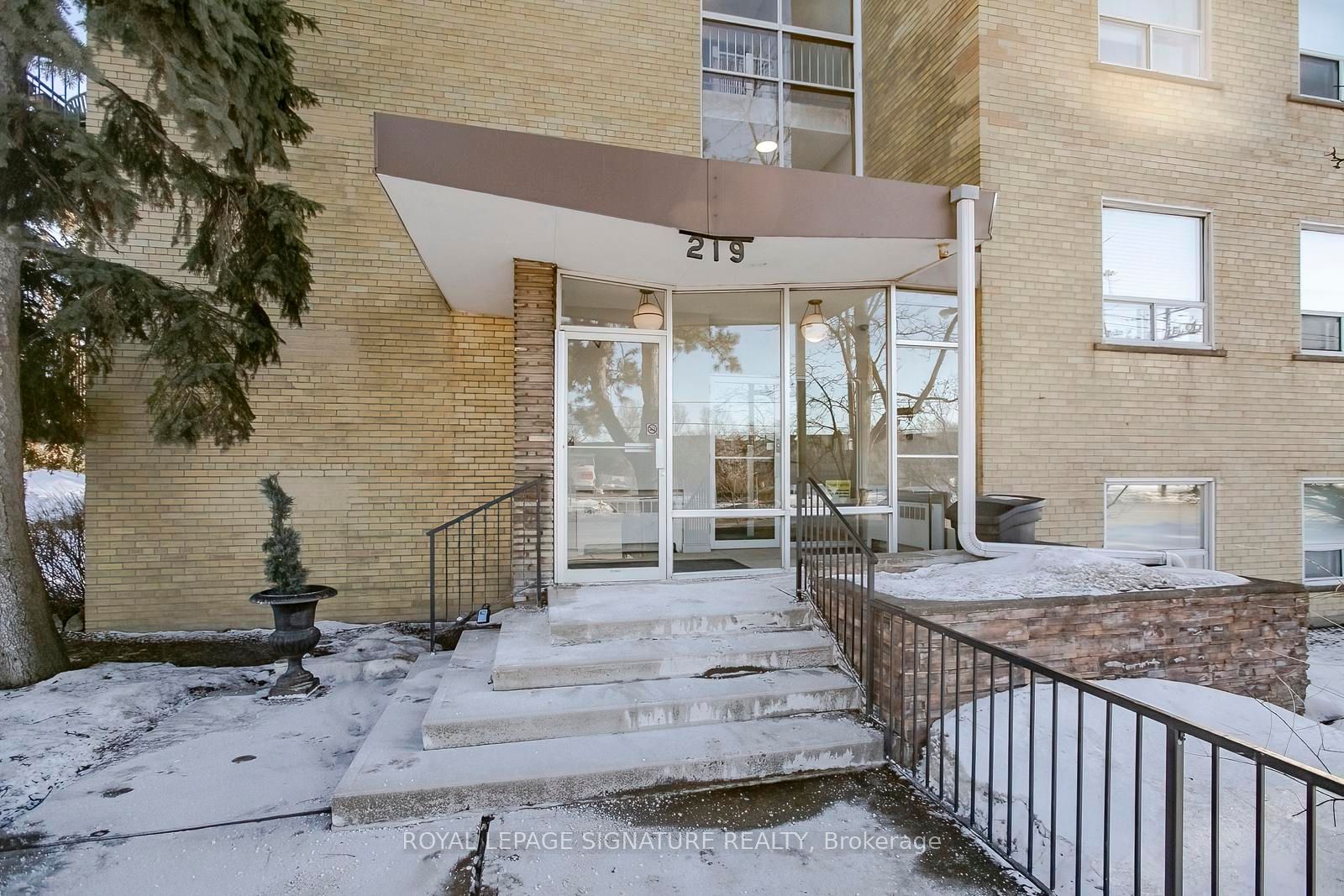 219 Wilson Avenue 305, Toronto, ON M5M 3B2 photo 3