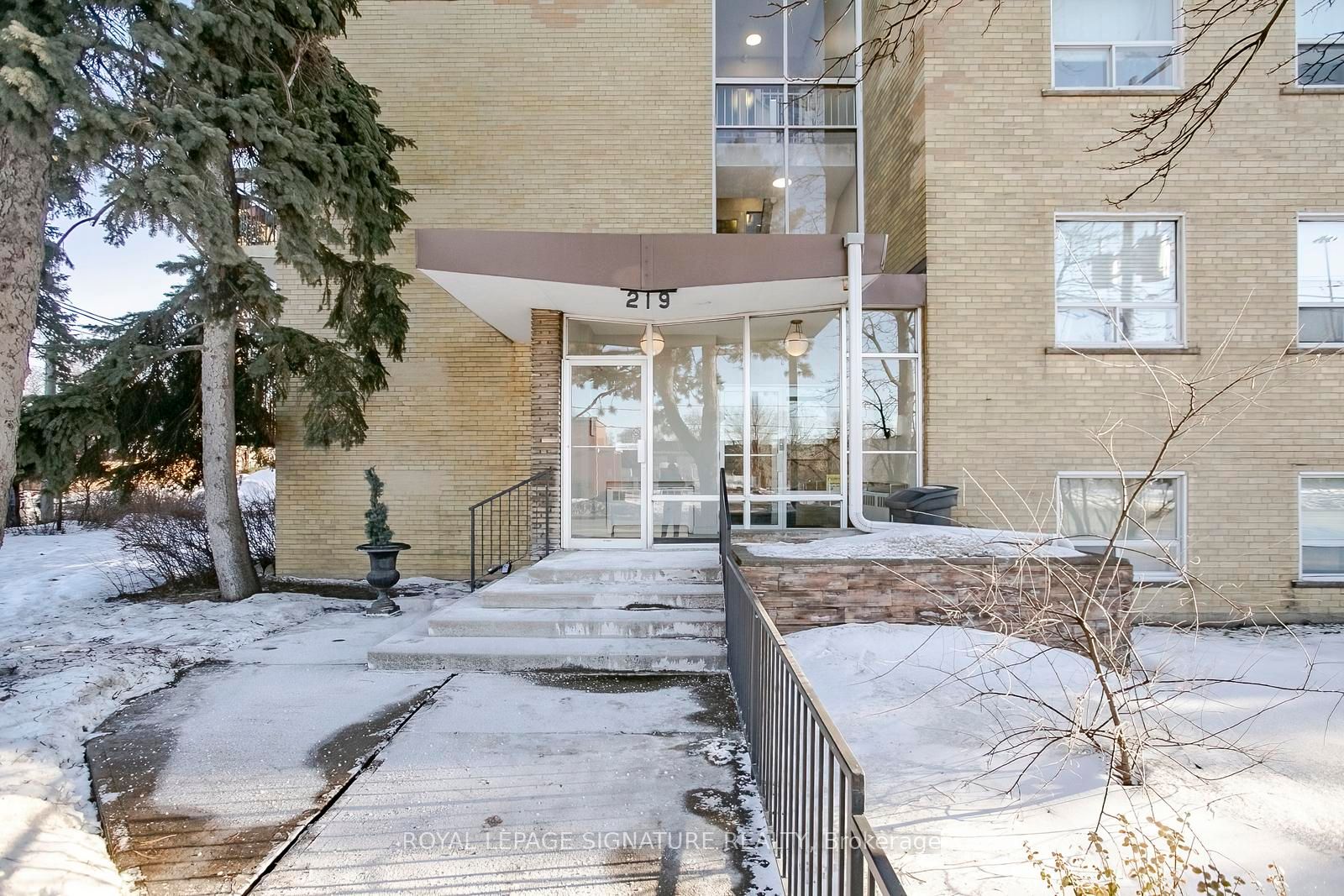 219 Wilson Avenue 305, Toronto, ON M5M 3B2 photo 4