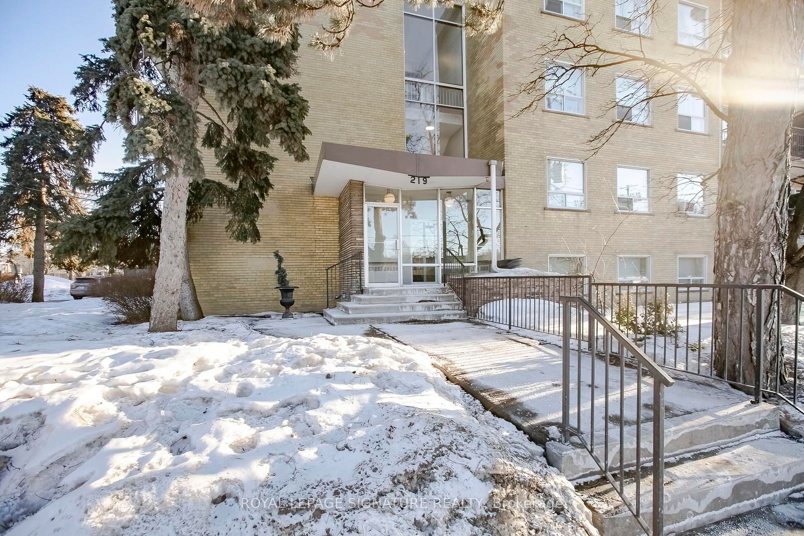 219 Wilson Avenue 305, Toronto, ON M5M 3B2 photo 5