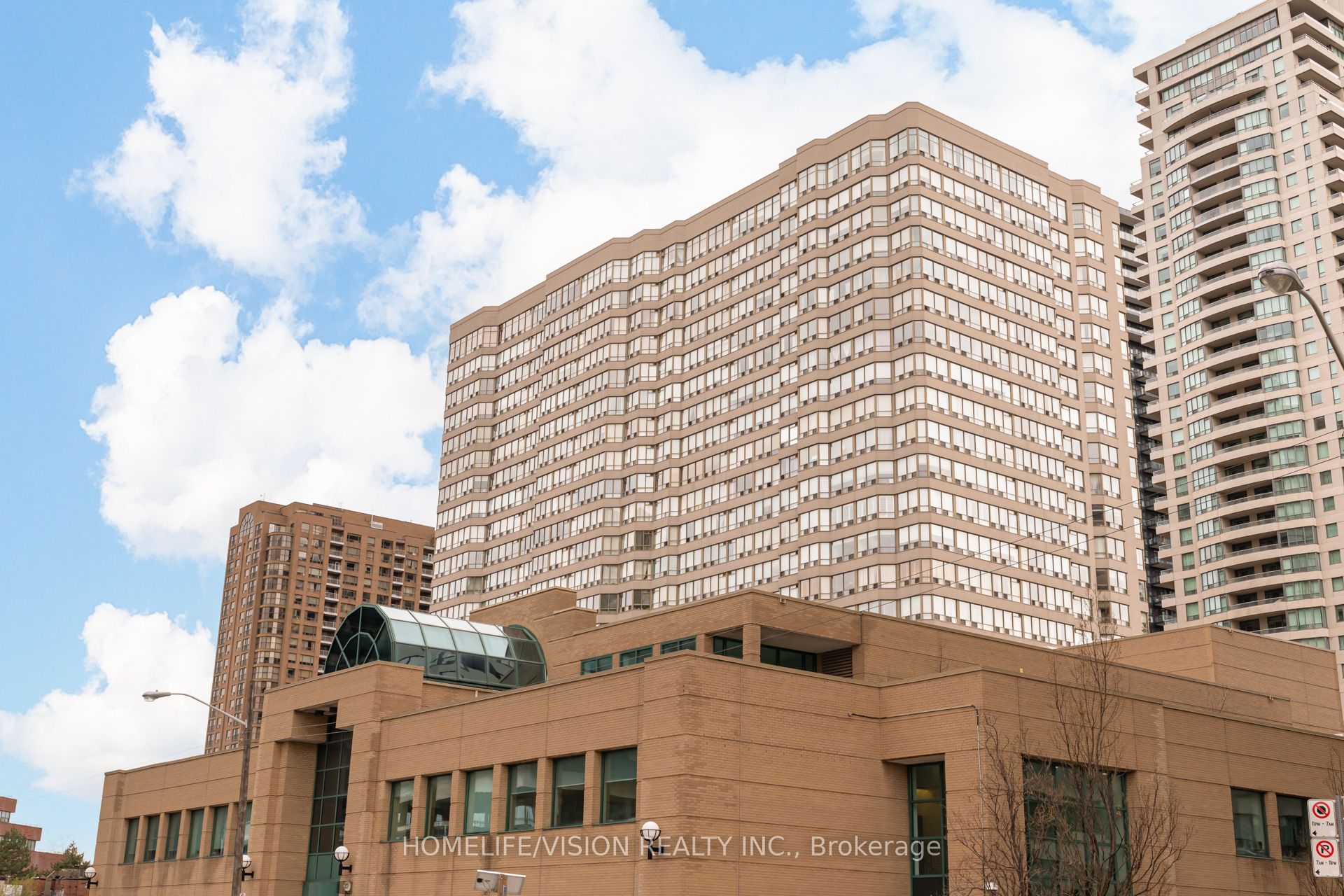 30 Greenfield Avenue 903, Toronto, ON M2N 6N3 photo 4