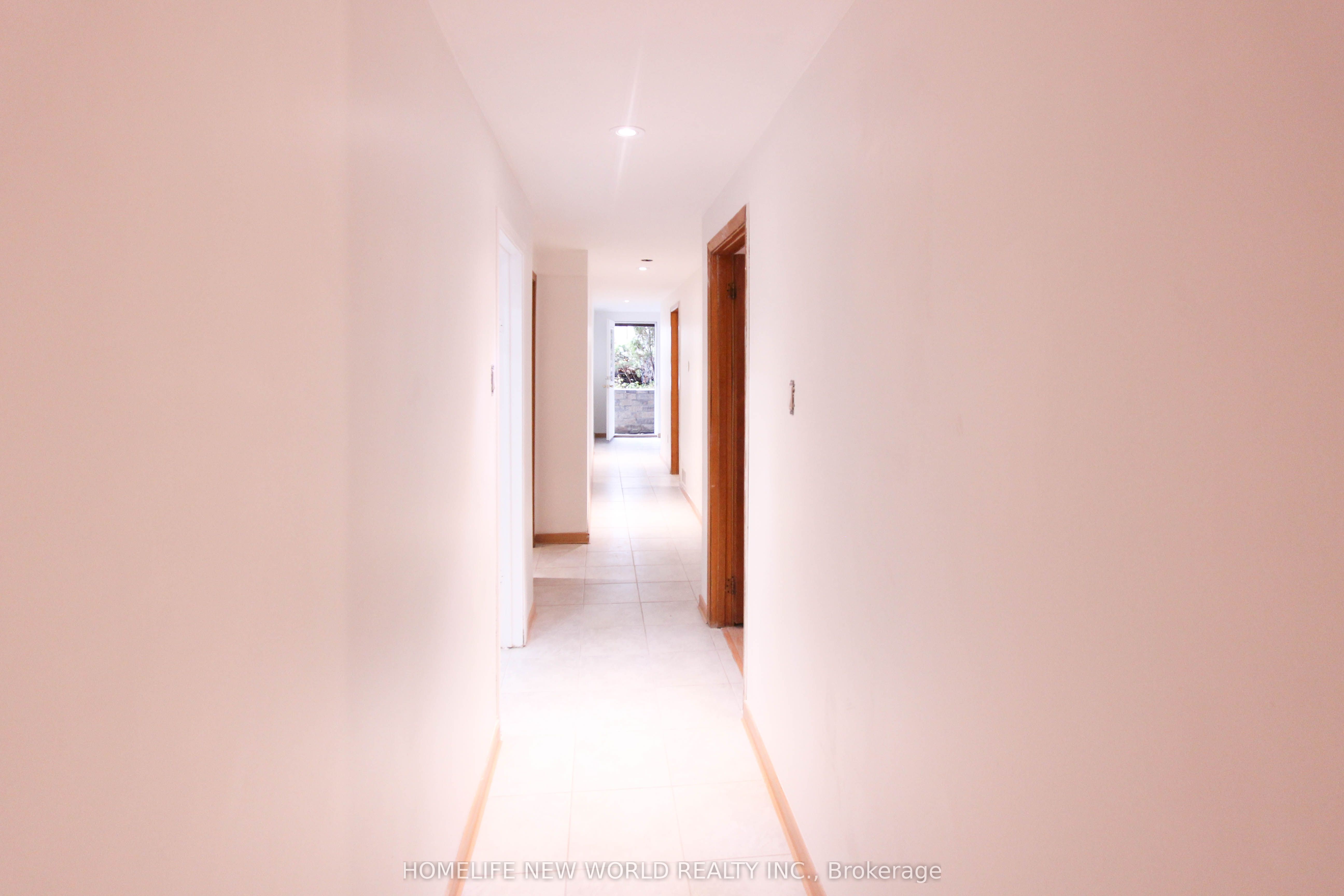 135 Pineway Boulevard Lower Level, Toronto, ON M2H 1A9 photo 2